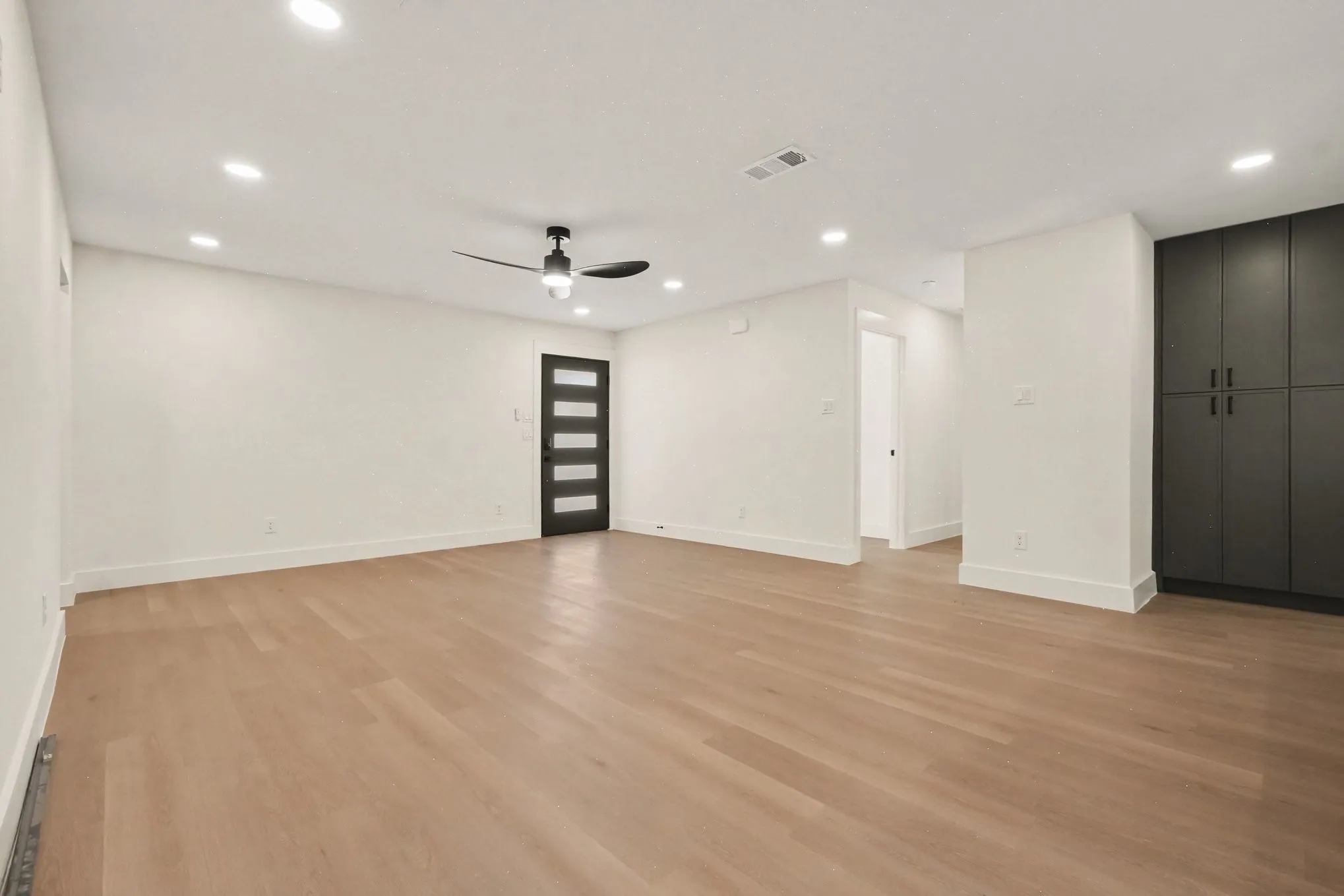 Open, light and bright main living area!