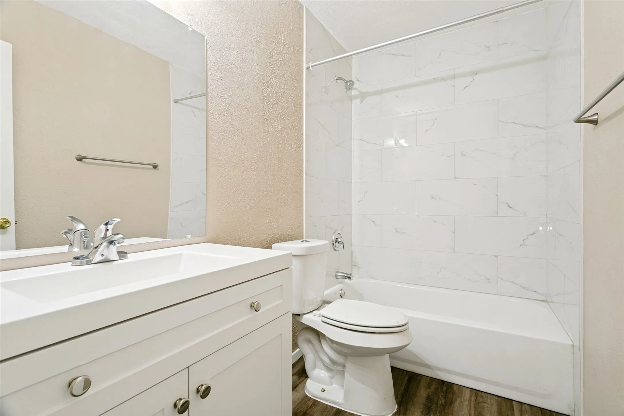 Single Family Residence For Sale in Tarrant County , 3008 Highgate Lane, Bedford, Texas 76021, 3 Bedroom, 2 Bathroom, 2 Garage spaces, 1,602 Sqft, built in 1978, mls#21363273, Real Estate Agent in Bedford, Homes For Sale in Tarrant county, Homes For Sale in Bedford, Realtor in Bedford Texas, Real Estate Brokerage Independent Realty Texas, Luminita Cordes Realtor