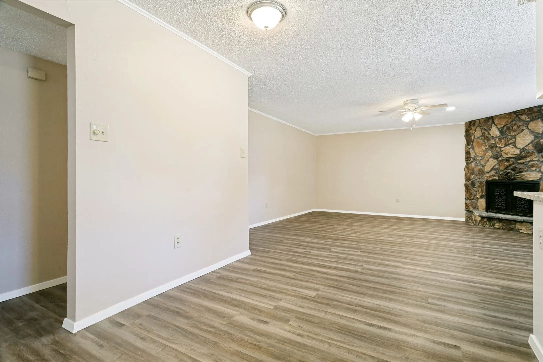 Single Family Residence For Sale in Tarrant County , 3008 Highgate Lane, Bedford, Texas 76021, 3 Bedroom, 2 Bathroom, 2 Garage spaces, 1,602 Sqft, built in 1978, mls#21363273, Real Estate Agent in Bedford, Homes For Sale in Tarrant county, Homes For Sale in Bedford, Realtor in Bedford Texas, Real Estate Brokerage Independent Realty Texas, Luminita Cordes Realtor