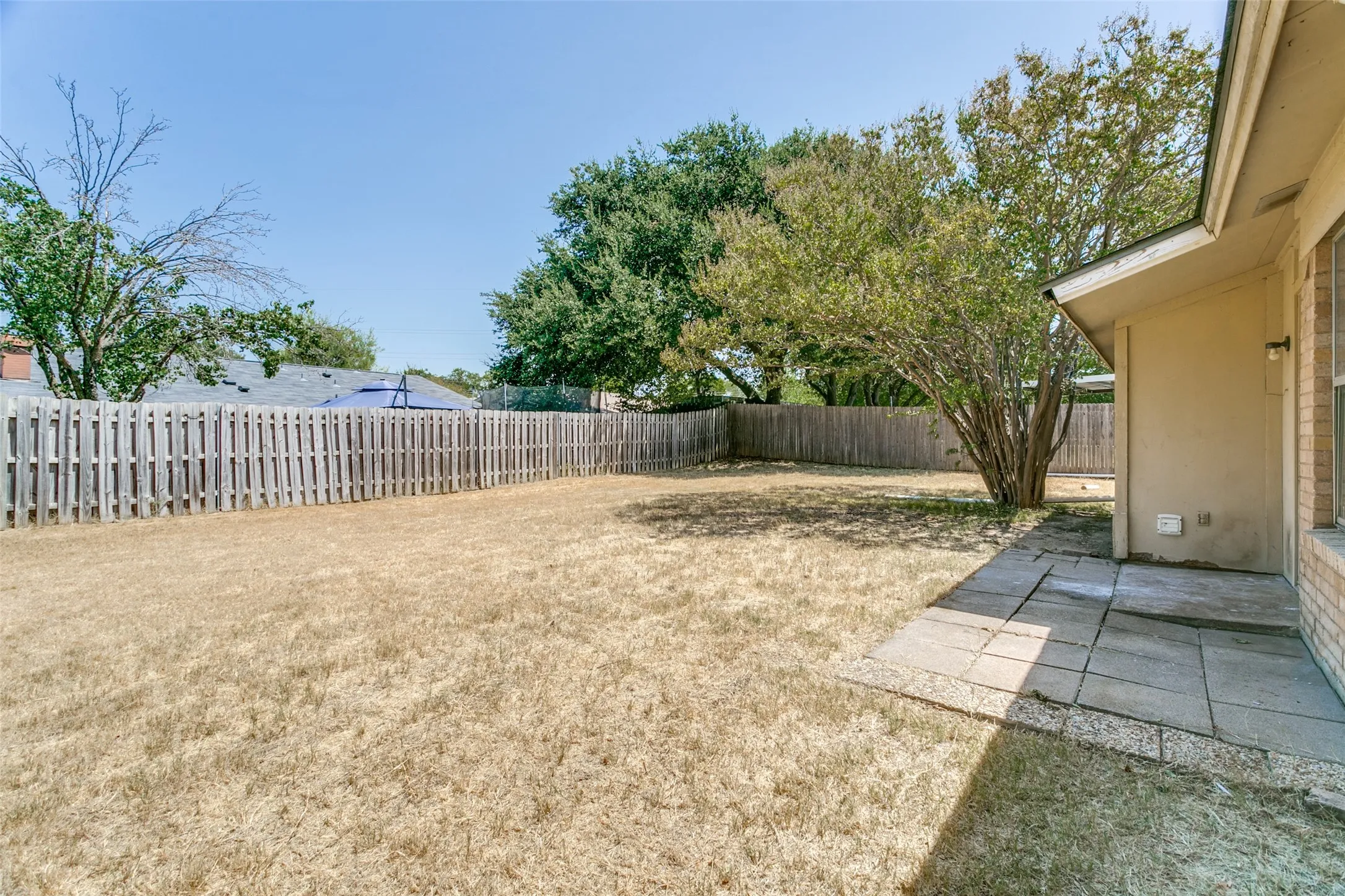 Single Family Residence For Sale in Tarrant County , 3008 Highgate Lane, Bedford, Texas 76021, 3 Bedroom, 2 Bathroom, 2 Garage spaces, 1,602 Sqft, built in 1978, mls#21363273, Real Estate Agent in Bedford, Homes For Sale in Tarrant county, Homes For Sale in Bedford, Realtor in Bedford Texas, Real Estate Brokerage Independent Realty Texas, Luminita Cordes Realtor