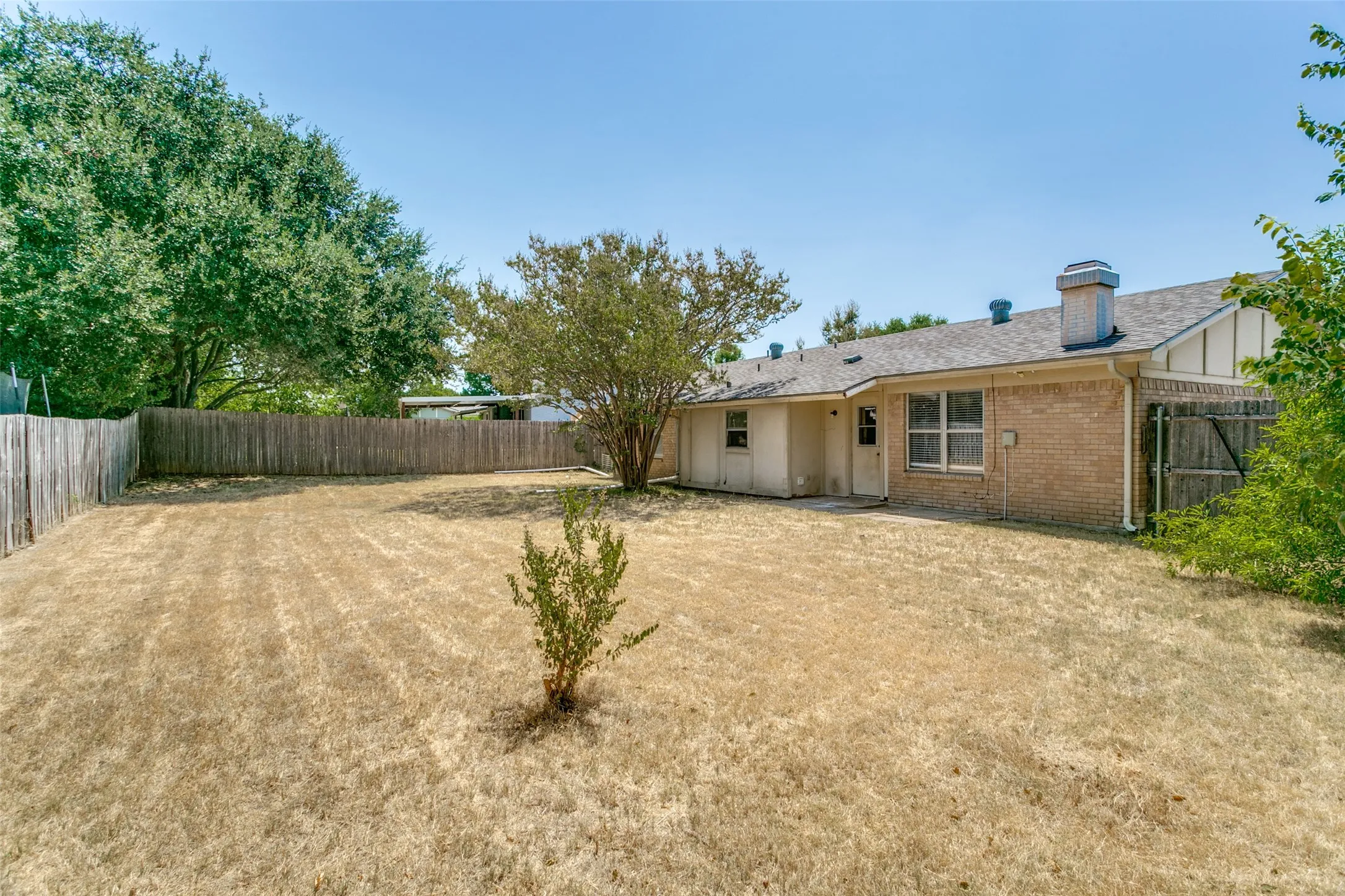 Single Family Residence For Sale in Tarrant County , 3008 Highgate Lane, Bedford, Texas 76021, 3 Bedroom, 2 Bathroom, 2 Garage spaces, 1,602 Sqft, built in 1978, mls#21363273, Real Estate Agent in Bedford, Homes For Sale in Tarrant county, Homes For Sale in Bedford, Realtor in Bedford Texas, Real Estate Brokerage Independent Realty Texas, Luminita Cordes Realtor