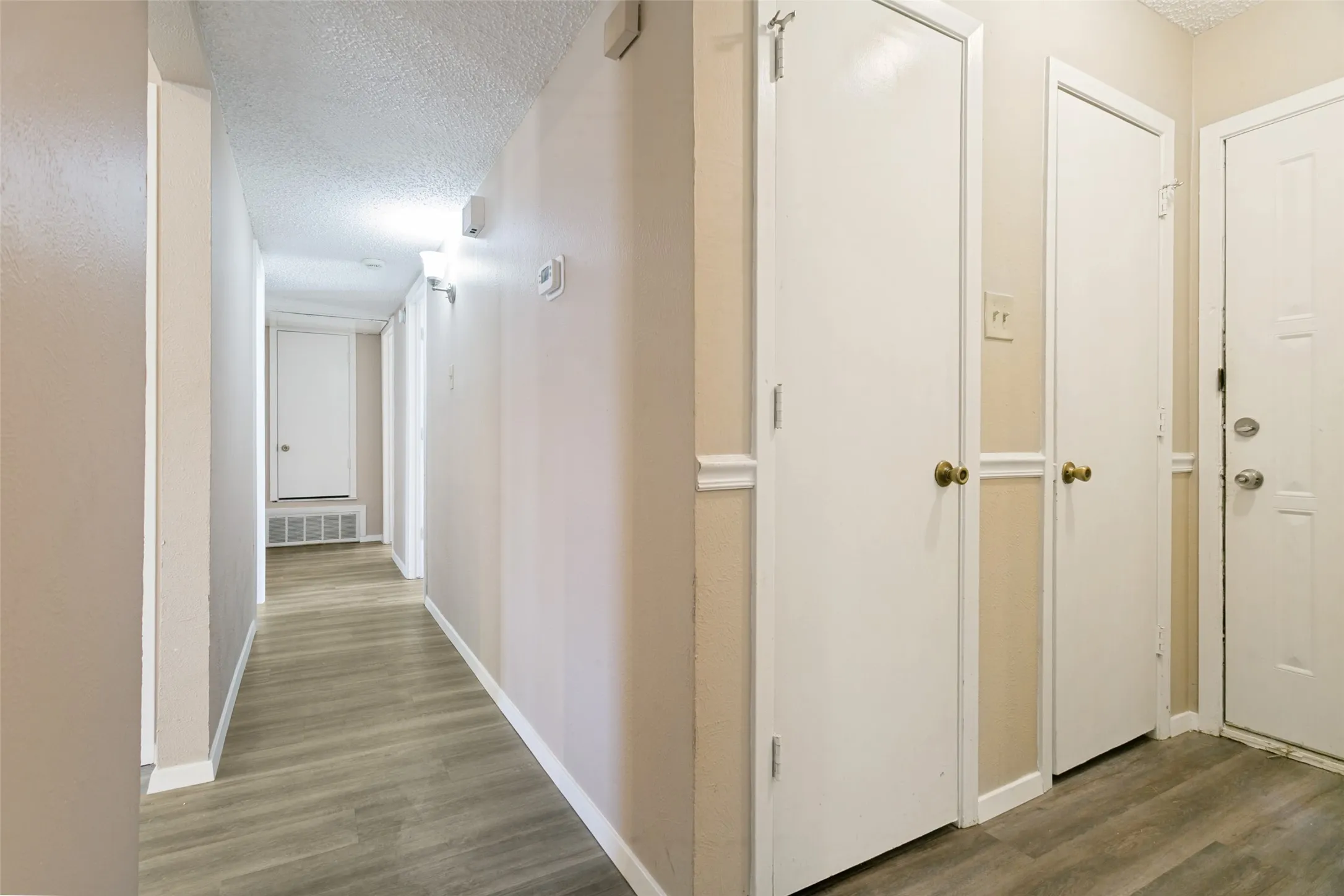 Single Family Residence For Sale in Tarrant County , 3008 Highgate Lane, Bedford, Texas 76021, 3 Bedroom, 2 Bathroom, 2 Garage spaces, 1,602 Sqft, built in 1978, mls#21363273, Real Estate Agent in Bedford, Homes For Sale in Tarrant county, Homes For Sale in Bedford, Realtor in Bedford Texas, Real Estate Brokerage Independent Realty Texas, Luminita Cordes Realtor