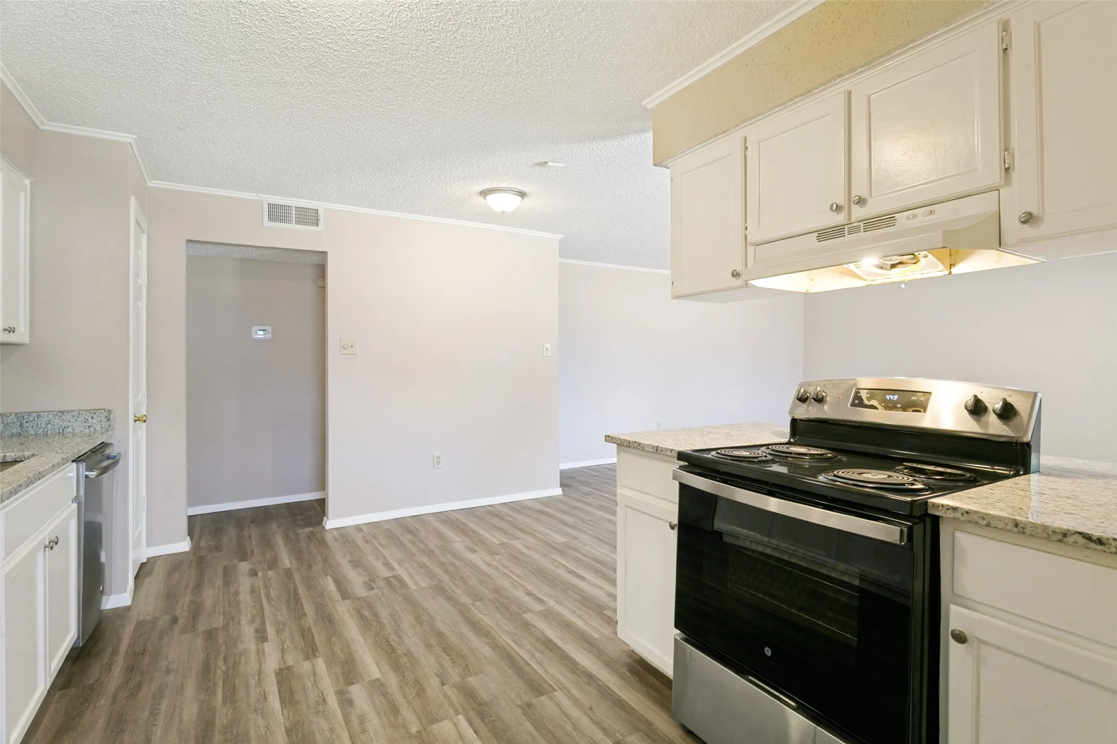Single Family Residence For Sale in Tarrant County , 3008 Highgate Lane, Bedford, Texas 76021, 3 Bedroom, 2 Bathroom, 2 Garage spaces, 1,602 Sqft, built in 1978, mls#21363273, Real Estate Agent in Bedford, Homes For Sale in Tarrant county, Homes For Sale in Bedford, Realtor in Bedford Texas, Real Estate Brokerage Independent Realty Texas, Luminita Cordes Realtor