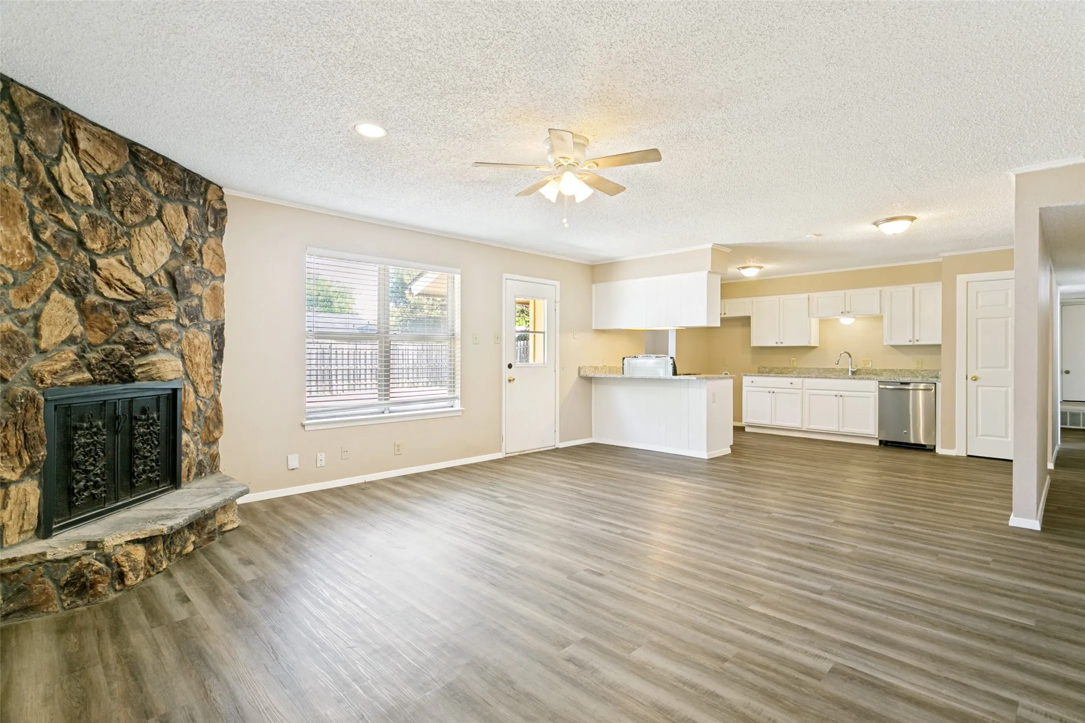Single Family Residence For Sale in Tarrant County , 3008 Highgate Lane, Bedford, Texas 76021, 3 Bedroom, 2 Bathroom, 2 Garage spaces, 1,602 Sqft, built in 1978, mls#21363273, Real Estate Agent in Bedford, Homes For Sale in Tarrant county, Homes For Sale in Bedford, Realtor in Bedford Texas, Real Estate Brokerage Independent Realty Texas, Luminita Cordes Realtor
