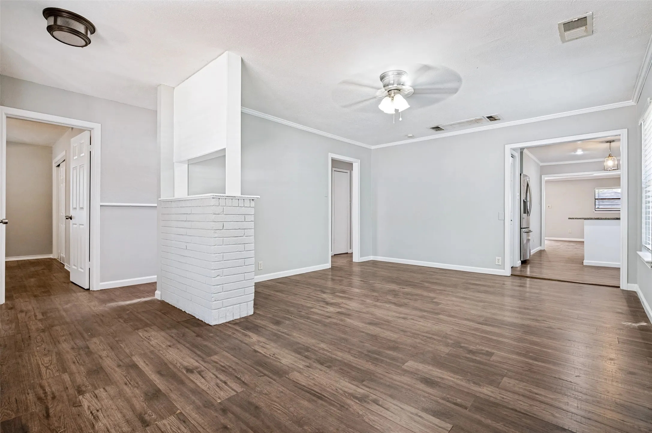 Single Family Residence For Sale in Dallas County , 3838 Dutton Drive, Dallas, Texas 75211, 4 Bedroom, 2 Bathroom, 1 Garage spaces, 1,976 Sqft, built in 1956, mls#21363359, Real Estate Agent in Dallas, Homes For Sale in Dallas county, Homes For Sale in Dallas, Realtor in Dallas Texas, Real Estate Brokerage Independent Realty Texas, Luminita Cordes Realtor