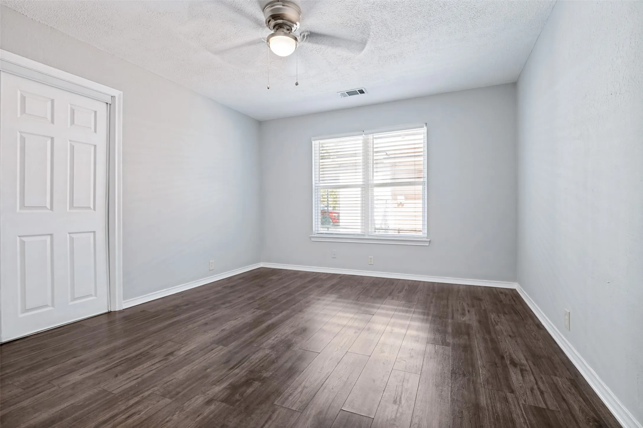 Single Family Residence For Sale in Dallas County , 3838 Dutton Drive, Dallas, Texas 75211, 4 Bedroom, 2 Bathroom, 1 Garage spaces, 1,976 Sqft, built in 1956, mls#21363359, Real Estate Agent in Dallas, Homes For Sale in Dallas county, Homes For Sale in Dallas, Realtor in Dallas Texas, Real Estate Brokerage Independent Realty Texas, Luminita Cordes Realtor