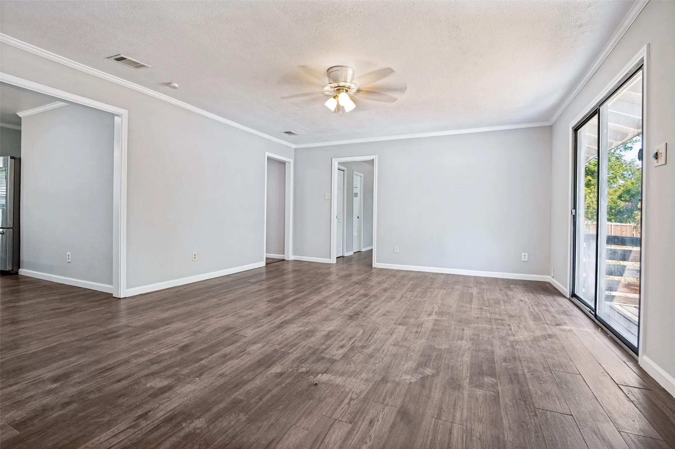 Single Family Residence For Sale in Dallas County , 3838 Dutton Drive, Dallas, Texas 75211, 4 Bedroom, 2 Bathroom, 1 Garage spaces, 1,976 Sqft, built in 1956, mls#21363359, Real Estate Agent in Dallas, Homes For Sale in Dallas county, Homes For Sale in Dallas, Realtor in Dallas Texas, Real Estate Brokerage Independent Realty Texas, Luminita Cordes Realtor