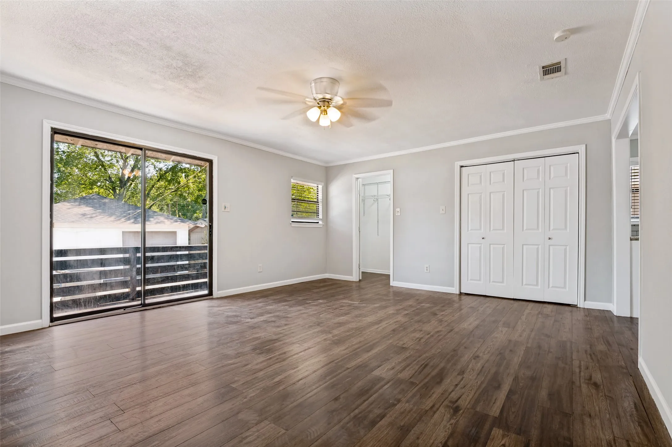 Single Family Residence For Sale in Dallas County , 3838 Dutton Drive, Dallas, Texas 75211, 4 Bedroom, 2 Bathroom, 1 Garage spaces, 1,976 Sqft, built in 1956, mls#21363359, Real Estate Agent in Dallas, Homes For Sale in Dallas county, Homes For Sale in Dallas, Realtor in Dallas Texas, Real Estate Brokerage Independent Realty Texas, Luminita Cordes Realtor