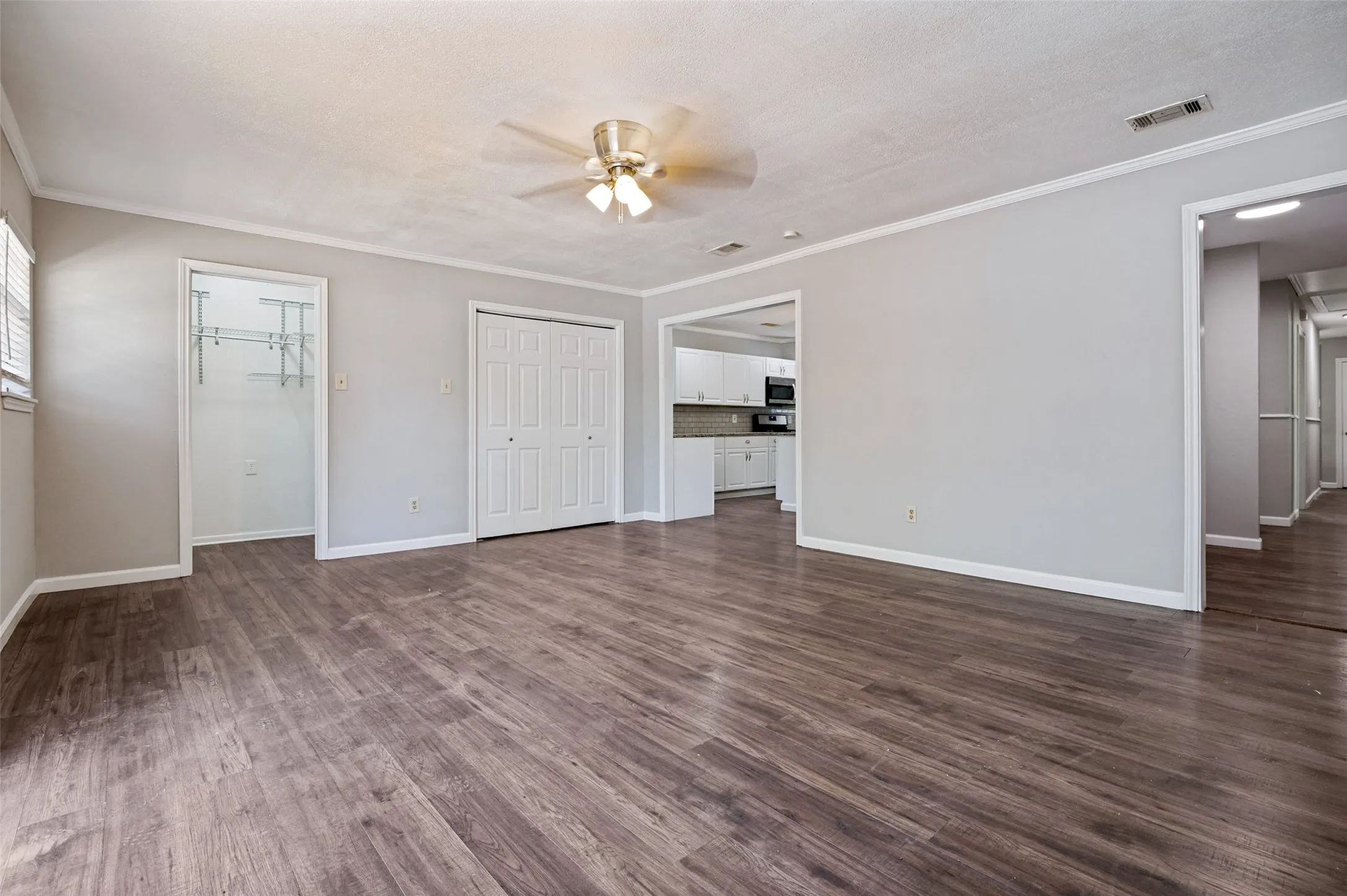 Single Family Residence For Sale in Dallas County , 3838 Dutton Drive, Dallas, Texas 75211, 4 Bedroom, 2 Bathroom, 1 Garage spaces, 1,976 Sqft, built in 1956, mls#21363359, Real Estate Agent in Dallas, Homes For Sale in Dallas county, Homes For Sale in Dallas, Realtor in Dallas Texas, Real Estate Brokerage Independent Realty Texas, Luminita Cordes Realtor