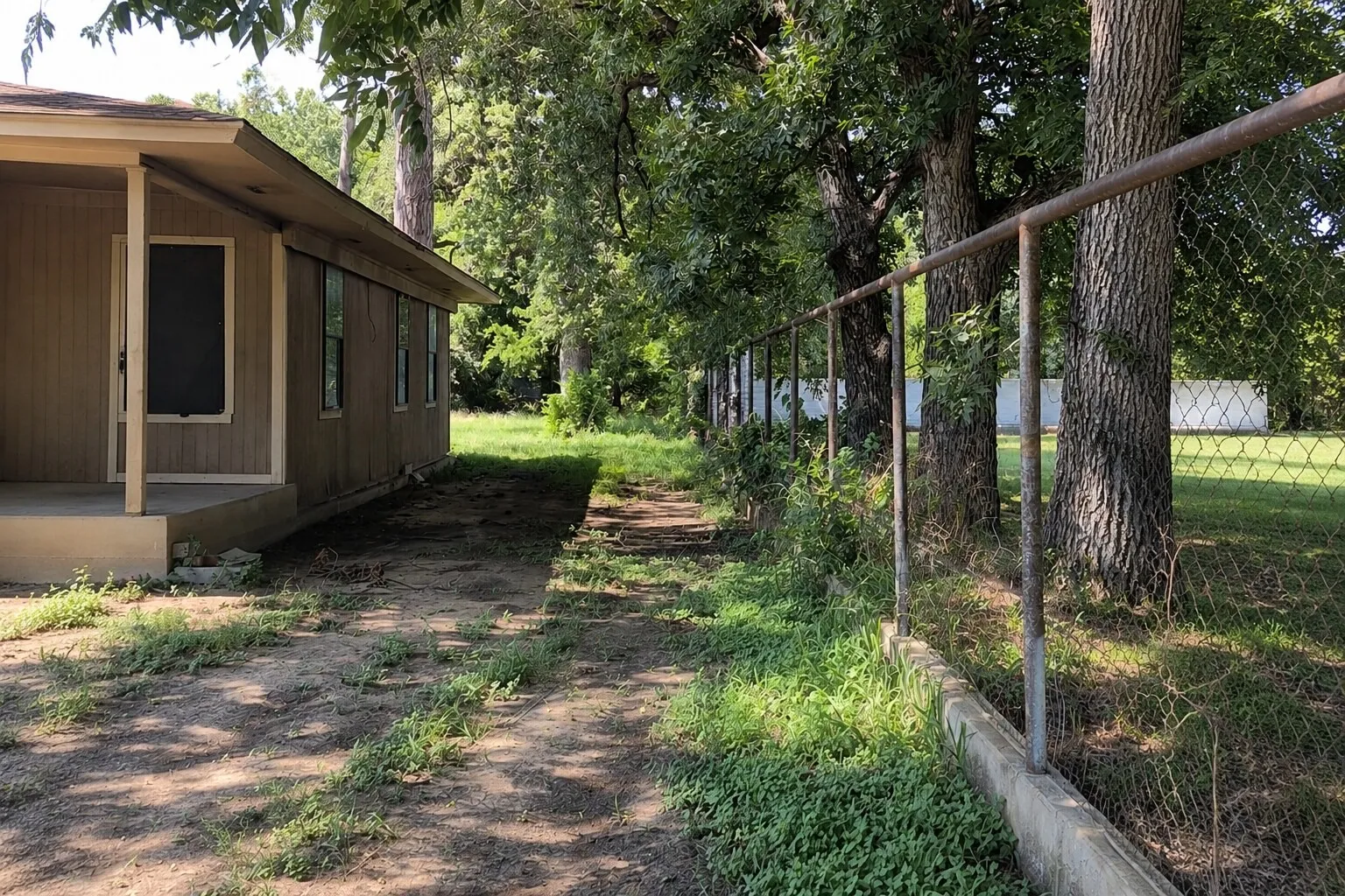 Single Family Residence For Sale in Eastland County , 308 E Patterson Street, Eastland, Texas 76448, 3 Bedroom, 2 Bathroom, 1 Garage spaces, 3,783 Sqft, built in 1950, mls#21363132, Real Estate Agent in Eastland, Homes For Sale in Eastland county, Homes For Sale in Eastland, Realtor in Eastland Texas, Real Estate Brokerage Independent Realty Texas, Luminita Cordes Realtor