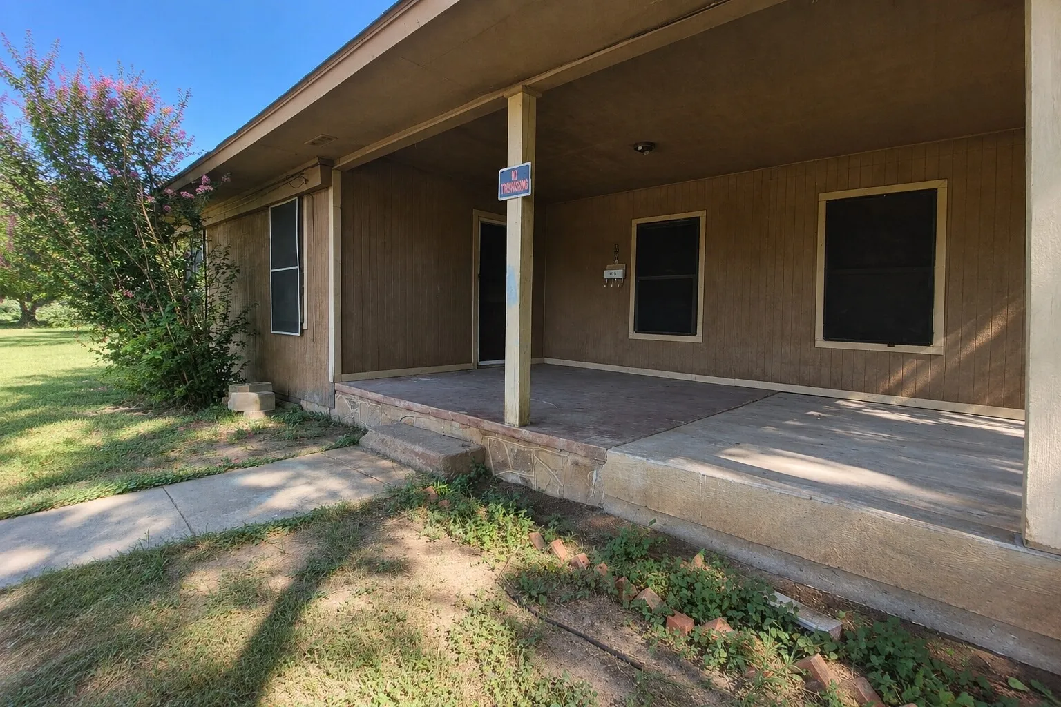 Single Family Residence For Sale in Eastland County , 308 E Patterson Street, Eastland, Texas 76448, 3 Bedroom, 2 Bathroom, 1 Garage spaces, 3,783 Sqft, built in 1950, mls#21363132, Real Estate Agent in Eastland, Homes For Sale in Eastland county, Homes For Sale in Eastland, Realtor in Eastland Texas, Real Estate Brokerage Independent Realty Texas, Luminita Cordes Realtor