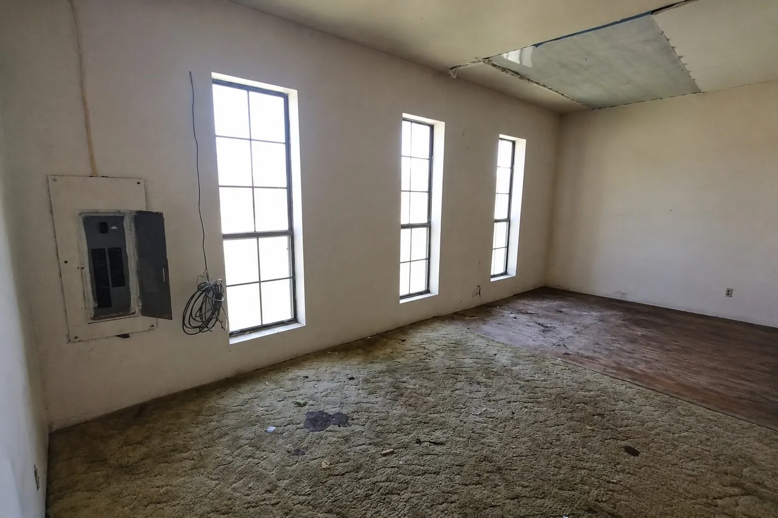 Single Family Residence For Sale in Eastland County , 308 E Patterson Street, Eastland, Texas 76448, 3 Bedroom, 2 Bathroom, 1 Garage spaces, 3,783 Sqft, built in 1950, mls#21363132, Real Estate Agent in Eastland, Homes For Sale in Eastland county, Homes For Sale in Eastland, Realtor in Eastland Texas, Real Estate Brokerage Independent Realty Texas, Luminita Cordes Realtor