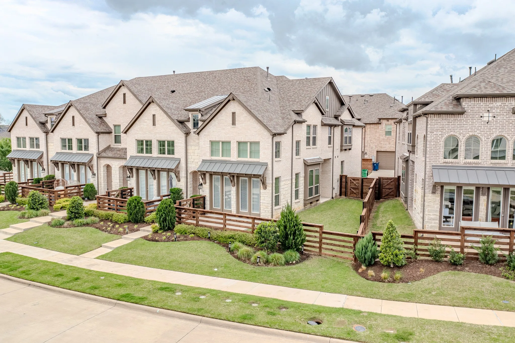 Townhouse For Sale in Collin County , 436 Somerville Drive, Mc Kinney, Texas 75071, 3 Bedroom, 3 Bathroom, 2 Garage spaces, 1,827 Sqft, built in 2021, mls#21363257, Real Estate Agent in Mc Kinney, Homes For Sale in Collin county, Homes For Sale in Mc Kinney, Realtor in Mc Kinney Texas, Real Estate Brokerage Independent Realty Texas, Luminita Cordes Realtor