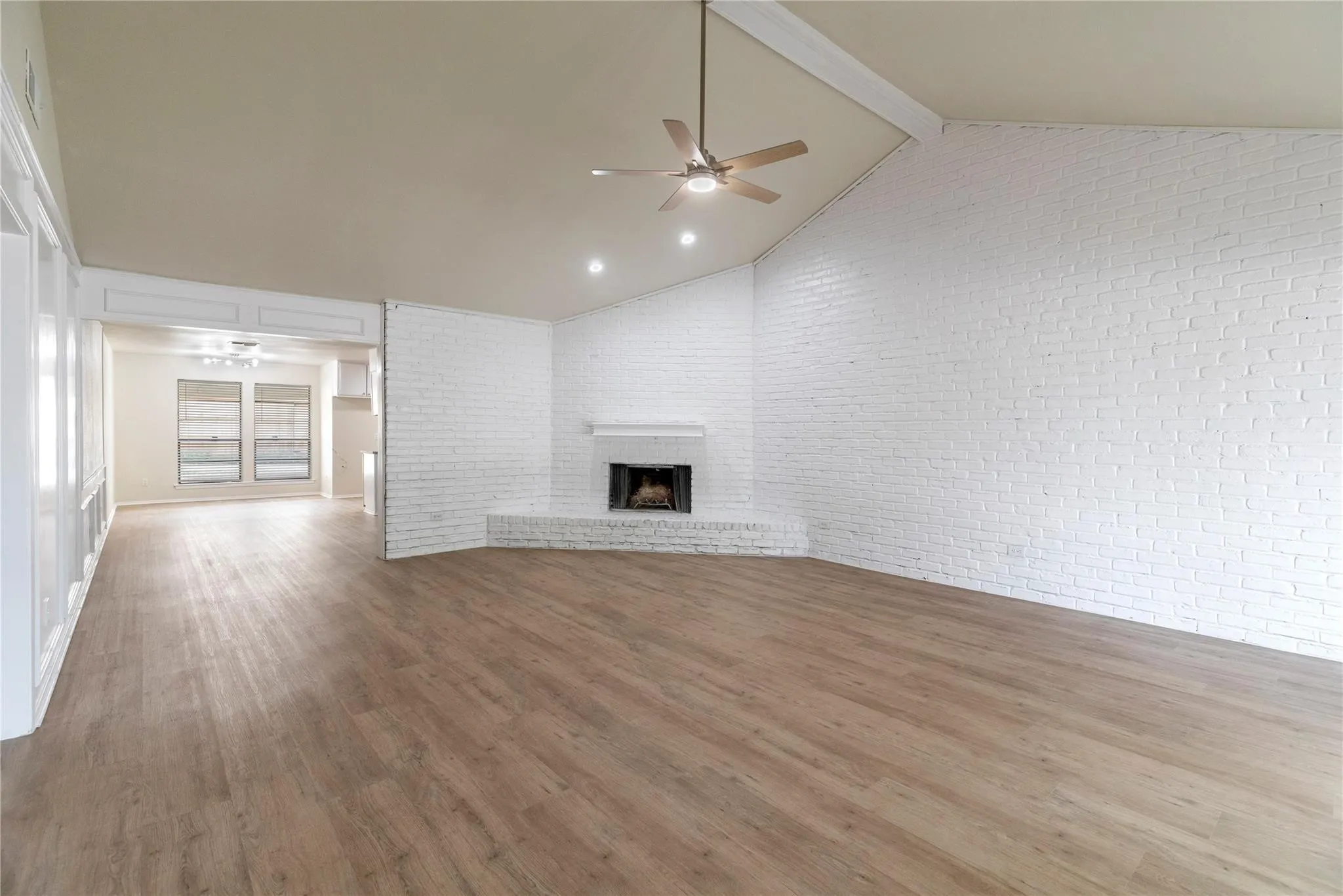 Duplex For Rent in Tarrant County , 1610 Brown Trail, Hurst, Texas 76054, 2 Bedroom, 2 Bathroom, Garage spaces, 1,654 Sqft, built in 1979, mls#21359890, Real Estate Agent in Hurst, Homes For Rent in Tarrant county, Homes For Rent in Hurst, Realtor in Hurst Texas, Real Estate Brokerage Independent Realty Texas, Luminita Cordes Realtor