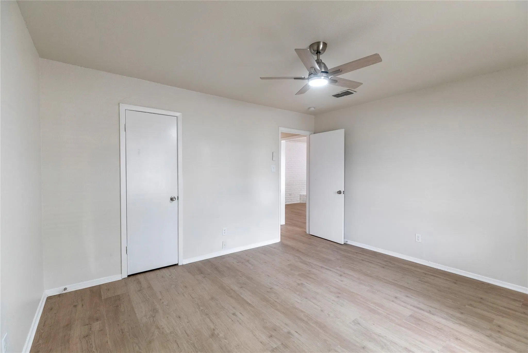 Duplex For Rent in Tarrant County , 1610 Brown Trail, Hurst, Texas 76054, 2 Bedroom, 2 Bathroom, Garage spaces, 1,654 Sqft, built in 1979, mls#21359890, Real Estate Agent in Hurst, Homes For Rent in Tarrant county, Homes For Rent in Hurst, Realtor in Hurst Texas, Real Estate Brokerage Independent Realty Texas, Luminita Cordes Realtor