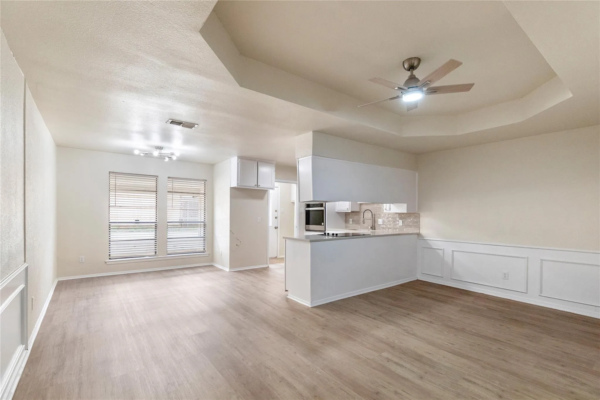 Duplex For Rent in Tarrant County , 1610 Brown Trail, Hurst, Texas 76054, 2 Bedroom, 2 Bathroom, Garage spaces, 1,654 Sqft, built in 1979, mls#21359890, Real Estate Agent in Hurst, Homes For Rent in Tarrant county, Homes For Rent in Hurst, Realtor in Hurst Texas, Real Estate Brokerage Independent Realty Texas, Luminita Cordes Realtor