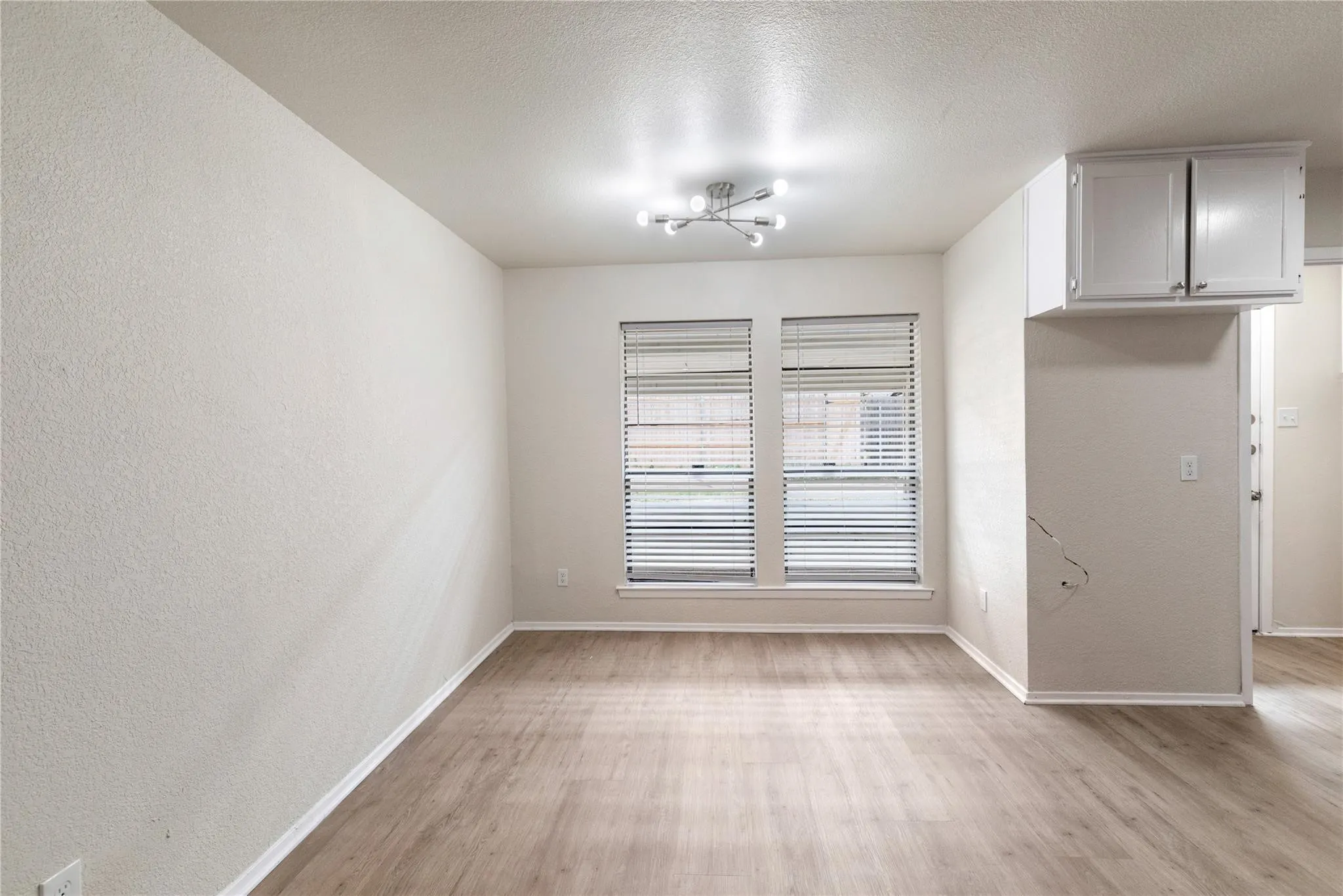 Duplex For Rent in Tarrant County , 1610 Brown Trail, Hurst, Texas 76054, 2 Bedroom, 2 Bathroom, Garage spaces, 1,654 Sqft, built in 1979, mls#21359890, Real Estate Agent in Hurst, Homes For Rent in Tarrant county, Homes For Rent in Hurst, Realtor in Hurst Texas, Real Estate Brokerage Independent Realty Texas, Luminita Cordes Realtor