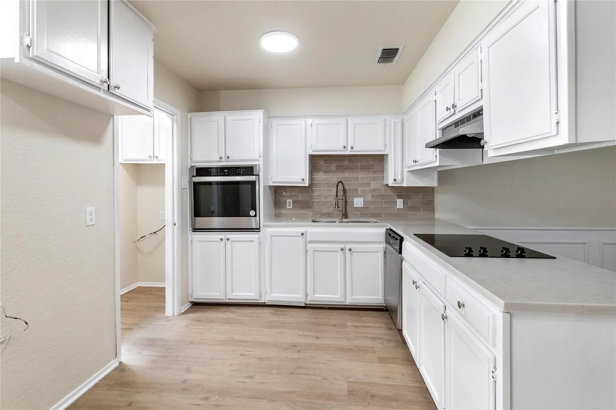 Duplex For Rent in Tarrant County , 1610 Brown Trail, Hurst, Texas 76054, 2 Bedroom, 2 Bathroom, Garage spaces, 1,654 Sqft, built in 1979, mls#21359890, Real Estate Agent in Hurst, Homes For Rent in Tarrant county, Homes For Rent in Hurst, Realtor in Hurst Texas, Real Estate Brokerage Independent Realty Texas, Luminita Cordes Realtor