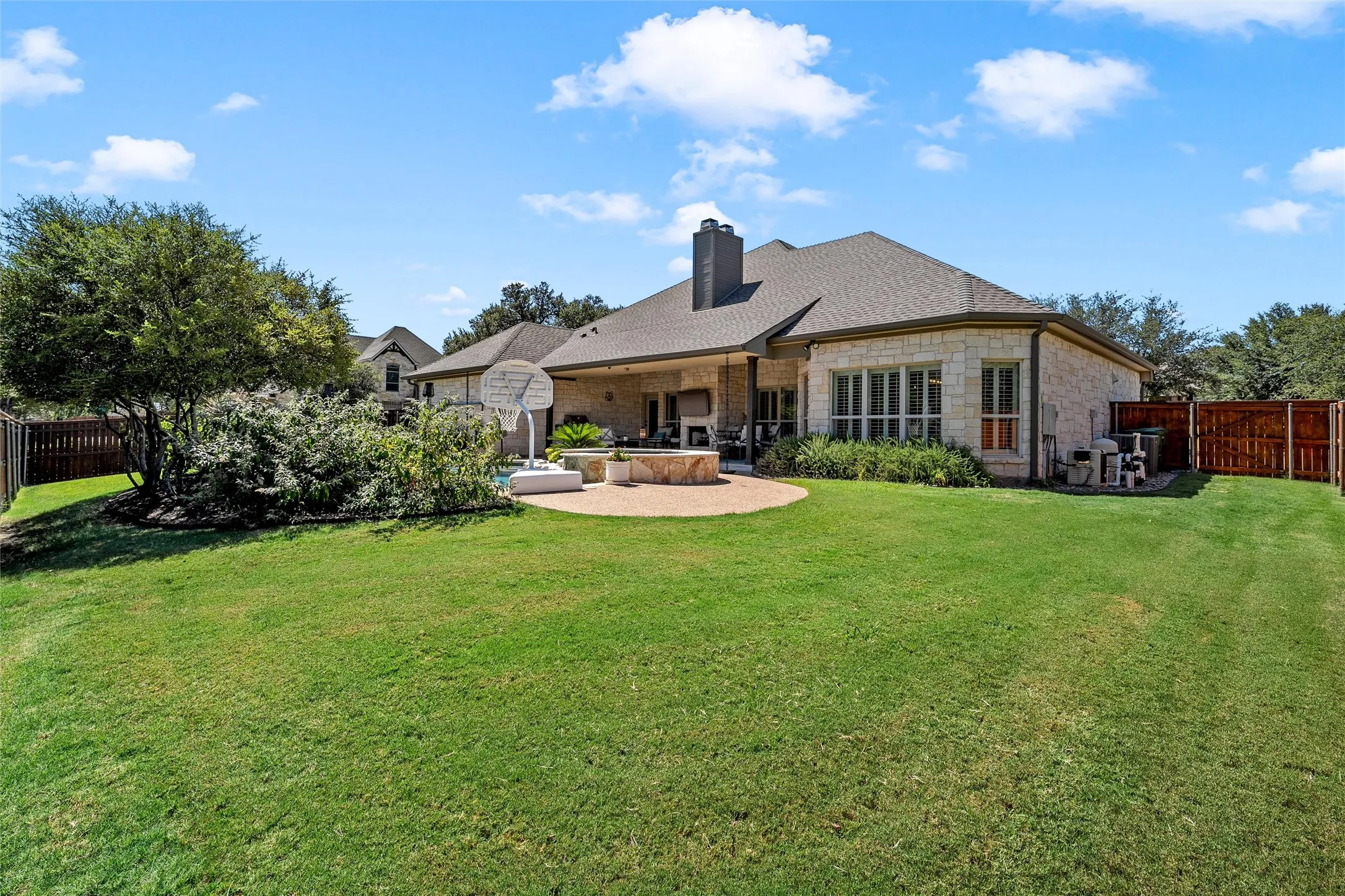 Single Family Residence For Sale in Mc Lennan County , 101 Morningview Circle, Waco, Texas 76708, 3 Bedroom, 3 Bathroom, 2 Garage spaces, 2,673 Sqft, built in 2007, mls#21362385, Real Estate Agent in Waco, Homes For Sale in Mc Lennan county, Homes For Sale in Waco, Realtor in Waco Texas, Real Estate Brokerage Independent Realty Texas, Luminita Cordes Realtor