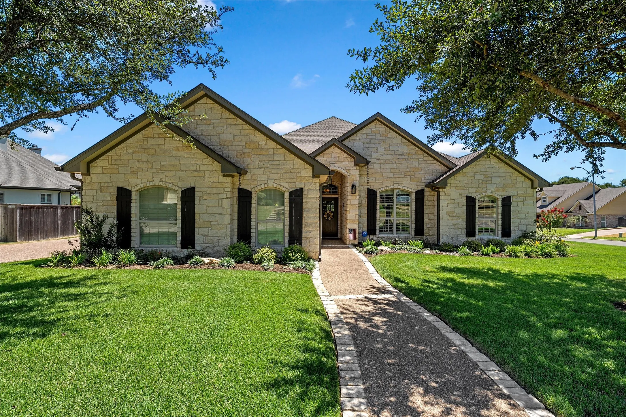 Single Family Residence For Sale in Mc Lennan County , 101 Morningview Circle, Waco, Texas 76708, 3 Bedroom, 3 Bathroom, 2 Garage spaces, 2,673 Sqft, built in 2007, mls#21362385, Real Estate Agent in Waco, Homes For Sale in Mc Lennan county, Homes For Sale in Waco, Realtor in Waco Texas, Real Estate Brokerage Independent Realty Texas, Luminita Cordes Realtor