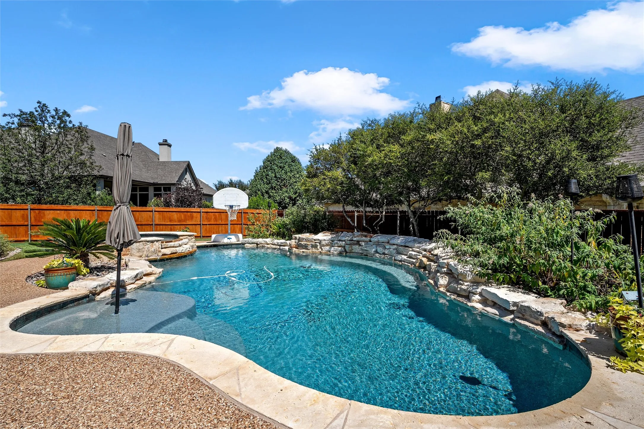Single Family Residence For Sale in Mc Lennan County , 101 Morningview Circle, Waco, Texas 76708, 3 Bedroom, 3 Bathroom, 2 Garage spaces, 2,673 Sqft, built in 2007, mls#21362385, Real Estate Agent in Waco, Homes For Sale in Mc Lennan county, Homes For Sale in Waco, Realtor in Waco Texas, Real Estate Brokerage Independent Realty Texas, Luminita Cordes Realtor