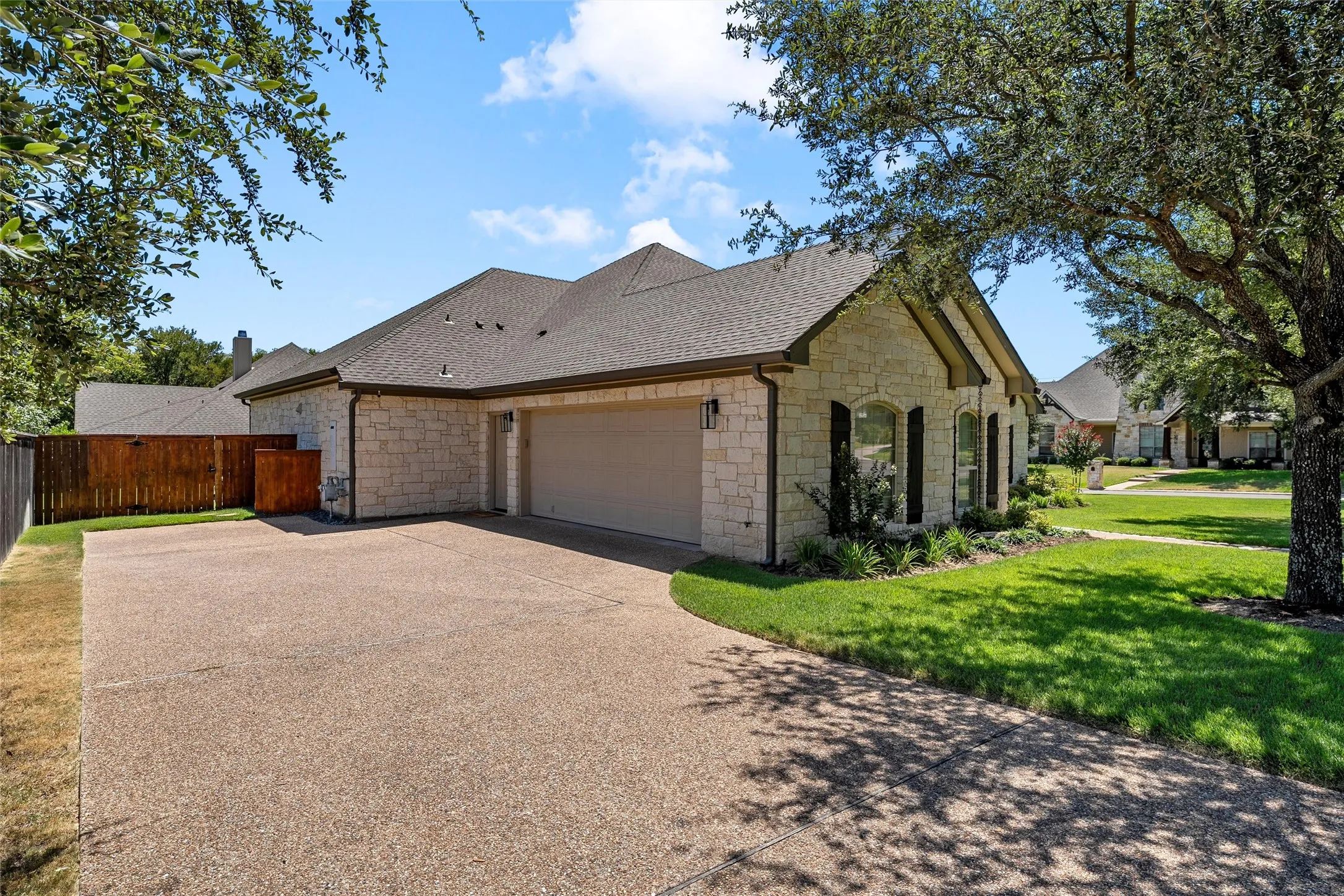 Single Family Residence For Sale in Mc Lennan County , 101 Morningview Circle, Waco, Texas 76708, 3 Bedroom, 3 Bathroom, 2 Garage spaces, 2,673 Sqft, built in 2007, mls#21362385, Real Estate Agent in Waco, Homes For Sale in Mc Lennan county, Homes For Sale in Waco, Realtor in Waco Texas, Real Estate Brokerage Independent Realty Texas, Luminita Cordes Realtor