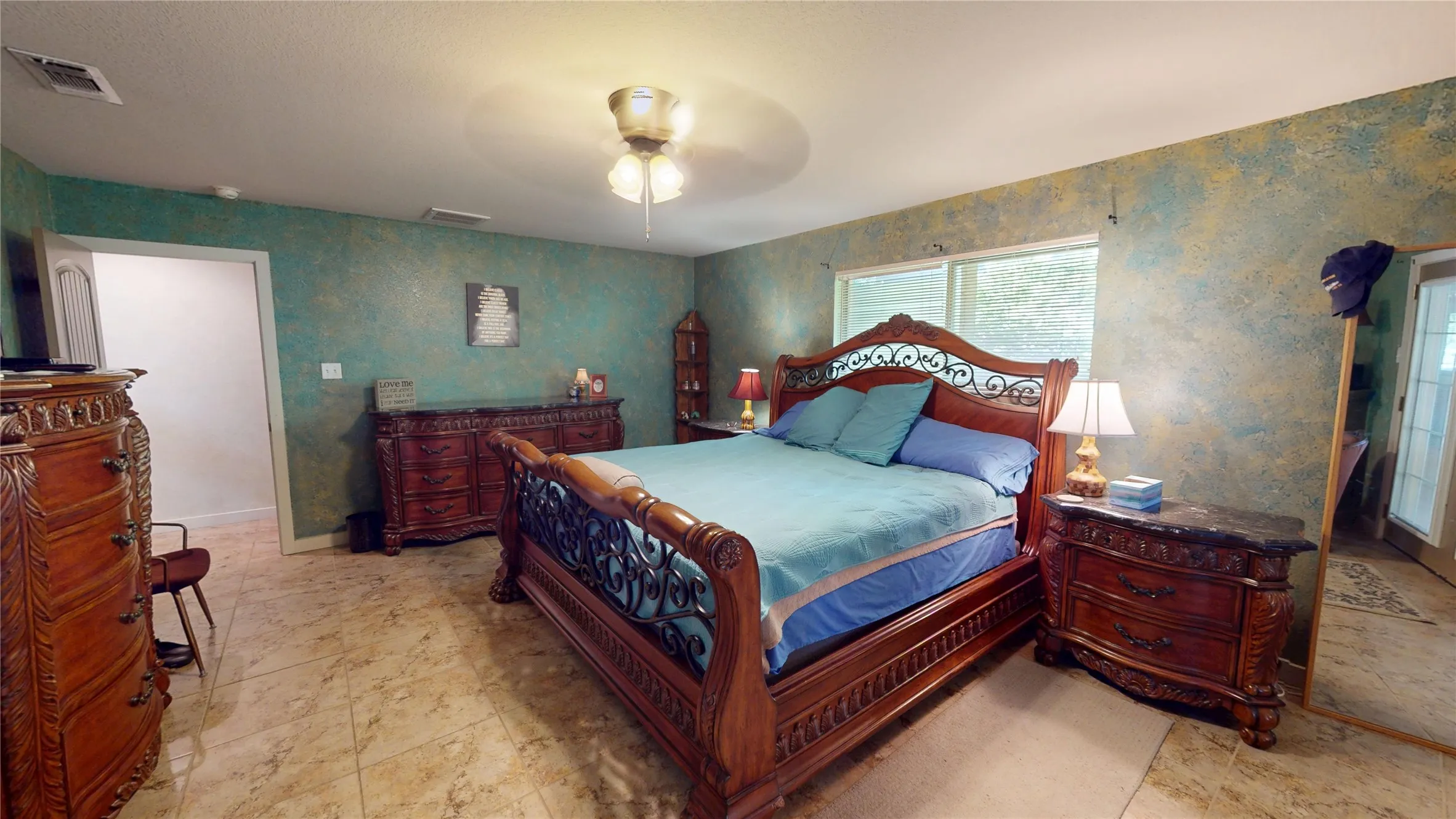 Single Family Residence For Sale in Mc Culloch County , 1115 W 12th Street, Brady, Texas 76825, 3 Bedroom, 2 Bathroom, 1 Garage spaces, 2,170 Sqft, built in 1975, mls#21363154, Real Estate Agent in Brady, Homes For Sale in Mc Culloch county, Homes For Sale in Brady, Realtor in Brady Texas, Real Estate Brokerage Independent Realty Texas, Luminita Cordes Realtor