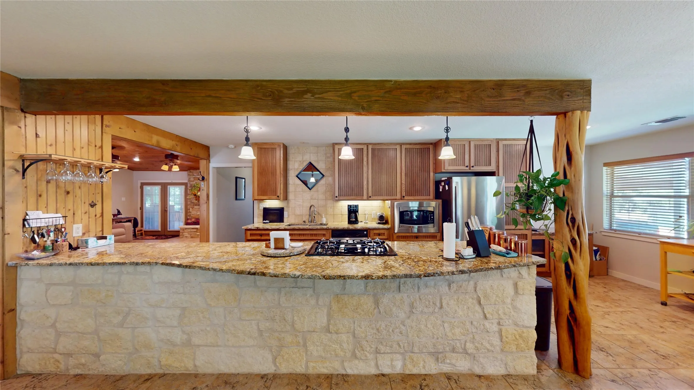 Single Family Residence For Sale in Mc Culloch County , 1115 W 12th Street, Brady, Texas 76825, 3 Bedroom, 2 Bathroom, 1 Garage spaces, 2,170 Sqft, built in 1975, mls#21363154, Real Estate Agent in Brady, Homes For Sale in Mc Culloch county, Homes For Sale in Brady, Realtor in Brady Texas, Real Estate Brokerage Independent Realty Texas, Luminita Cordes Realtor
