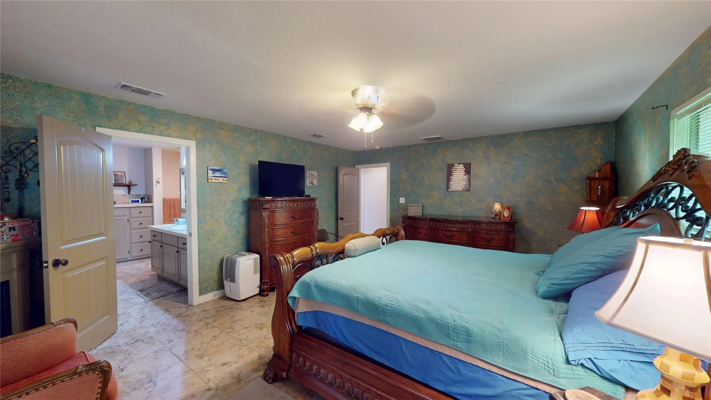 Single Family Residence For Sale in Mc Culloch County , 1115 W 12th Street, Brady, Texas 76825, 3 Bedroom, 2 Bathroom, 1 Garage spaces, 2,170 Sqft, built in 1975, mls#21363154, Real Estate Agent in Brady, Homes For Sale in Mc Culloch county, Homes For Sale in Brady, Realtor in Brady Texas, Real Estate Brokerage Independent Realty Texas, Luminita Cordes Realtor