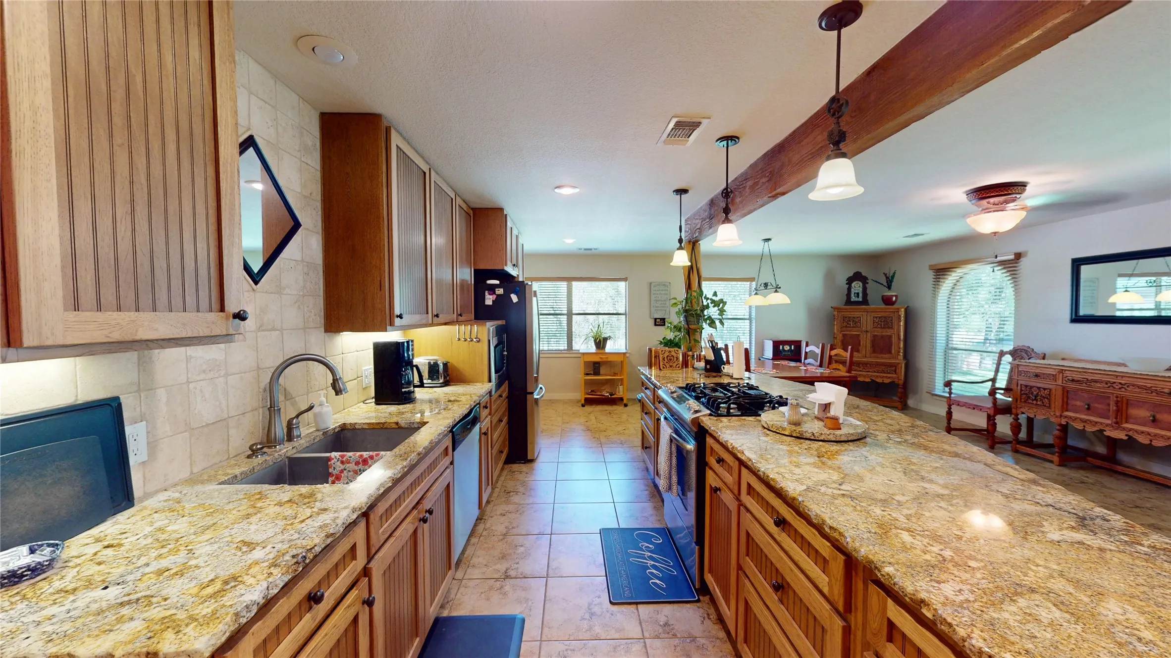 Single Family Residence For Sale in Mc Culloch County , 1115 W 12th Street, Brady, Texas 76825, 3 Bedroom, 2 Bathroom, 1 Garage spaces, 2,170 Sqft, built in 1975, mls#21363154, Real Estate Agent in Brady, Homes For Sale in Mc Culloch county, Homes For Sale in Brady, Realtor in Brady Texas, Real Estate Brokerage Independent Realty Texas, Luminita Cordes Realtor