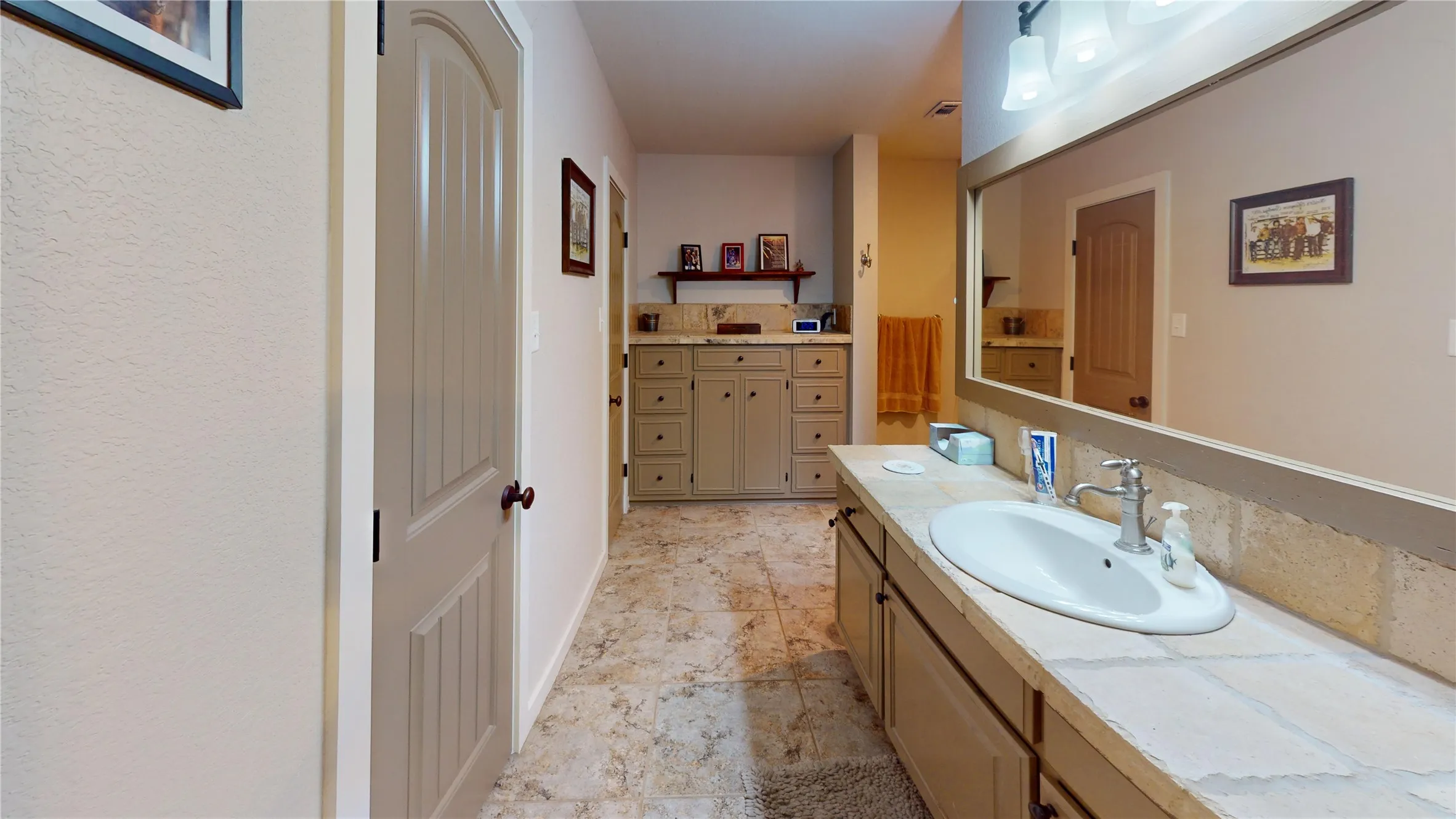 Single Family Residence For Sale in Mc Culloch County , 1115 W 12th Street, Brady, Texas 76825, 3 Bedroom, 2 Bathroom, 1 Garage spaces, 2,170 Sqft, built in 1975, mls#21363154, Real Estate Agent in Brady, Homes For Sale in Mc Culloch county, Homes For Sale in Brady, Realtor in Brady Texas, Real Estate Brokerage Independent Realty Texas, Luminita Cordes Realtor