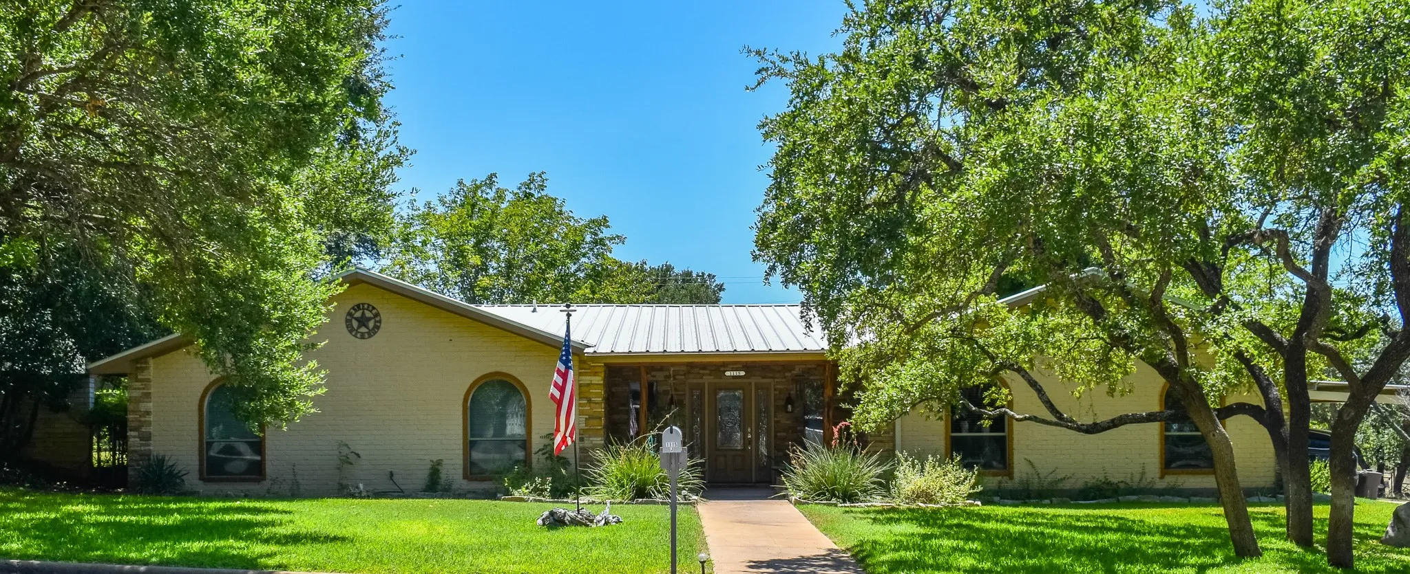 Single Family Residence For Sale in Mc Culloch County , 1115 W 12th Street, Brady, Texas 76825, 3 Bedroom, 2 Bathroom, 1 Garage spaces, 2,170 Sqft, built in 1975, mls#21363154, Real Estate Agent in Brady, Homes For Sale in Mc Culloch county, Homes For Sale in Brady, Realtor in Brady Texas, Real Estate Brokerage Independent Realty Texas, Luminita Cordes Realtor