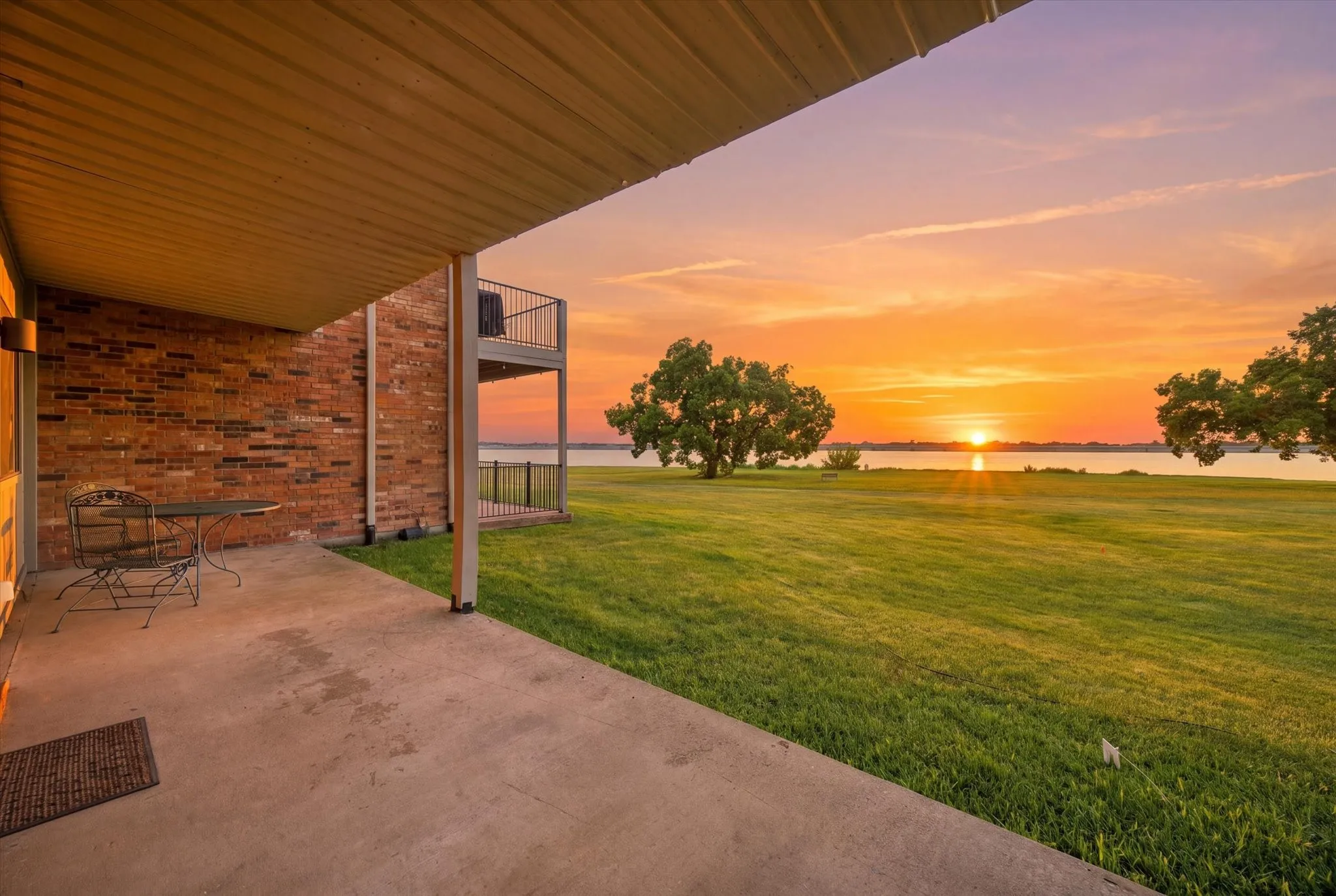 Condominium For Rent in Rockwall County , 1910 Signal Ridge Place, Rockwall, Texas 75032, 2 Bedroom, 2 Bathroom, Garage spaces, 1,222 Sqft, built in 1998, mls#21362824, Real Estate Agent in Rockwall, Homes For Rent in Rockwall county, Homes For Rent in Rockwall, Realtor in Rockwall Texas, Real Estate Brokerage Independent Realty Texas, Luminita Cordes Realtor