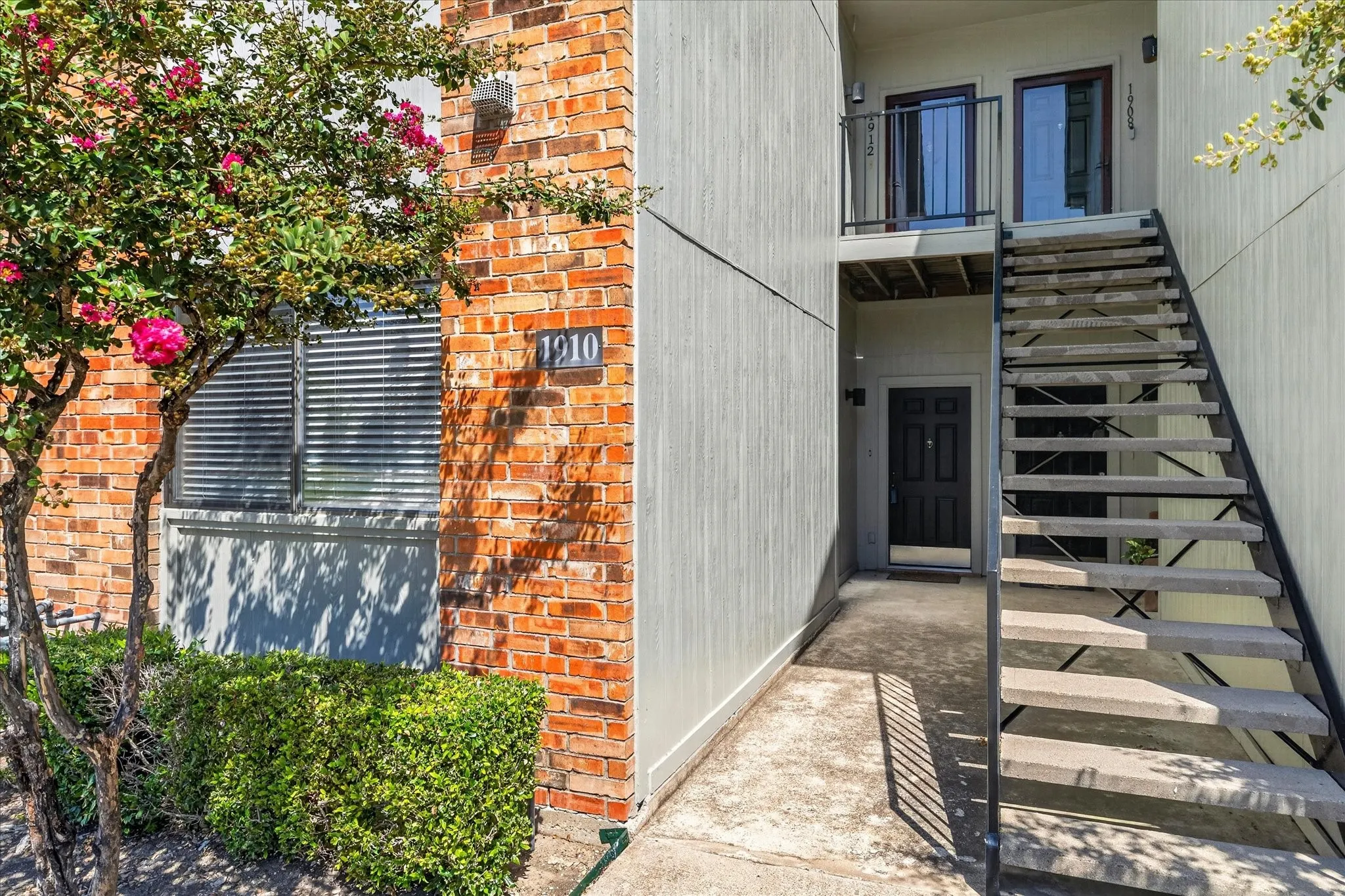 Condominium For Rent in Rockwall County , 1910 Signal Ridge Place, Rockwall, Texas 75032, 2 Bedroom, 2 Bathroom, Garage spaces, 1,222 Sqft, built in 1998, mls#21362824, Real Estate Agent in Rockwall, Homes For Rent in Rockwall county, Homes For Rent in Rockwall, Realtor in Rockwall Texas, Real Estate Brokerage Independent Realty Texas, Luminita Cordes Realtor