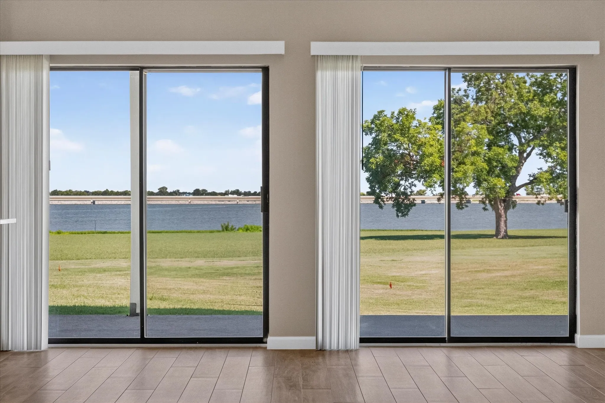 Condominium For Rent in Rockwall County , 1910 Signal Ridge Place, Rockwall, Texas 75032, 2 Bedroom, 2 Bathroom, Garage spaces, 1,222 Sqft, built in 1998, mls#21362824, Real Estate Agent in Rockwall, Homes For Rent in Rockwall county, Homes For Rent in Rockwall, Realtor in Rockwall Texas, Real Estate Brokerage Independent Realty Texas, Luminita Cordes Realtor
