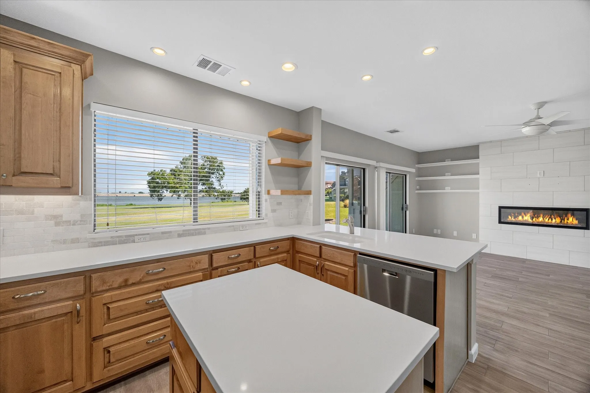 Condominium For Rent in Rockwall County , 1910 Signal Ridge Place, Rockwall, Texas 75032, 2 Bedroom, 2 Bathroom, Garage spaces, 1,222 Sqft, built in 1998, mls#21362824, Real Estate Agent in Rockwall, Homes For Rent in Rockwall county, Homes For Rent in Rockwall, Realtor in Rockwall Texas, Real Estate Brokerage Independent Realty Texas, Luminita Cordes Realtor
