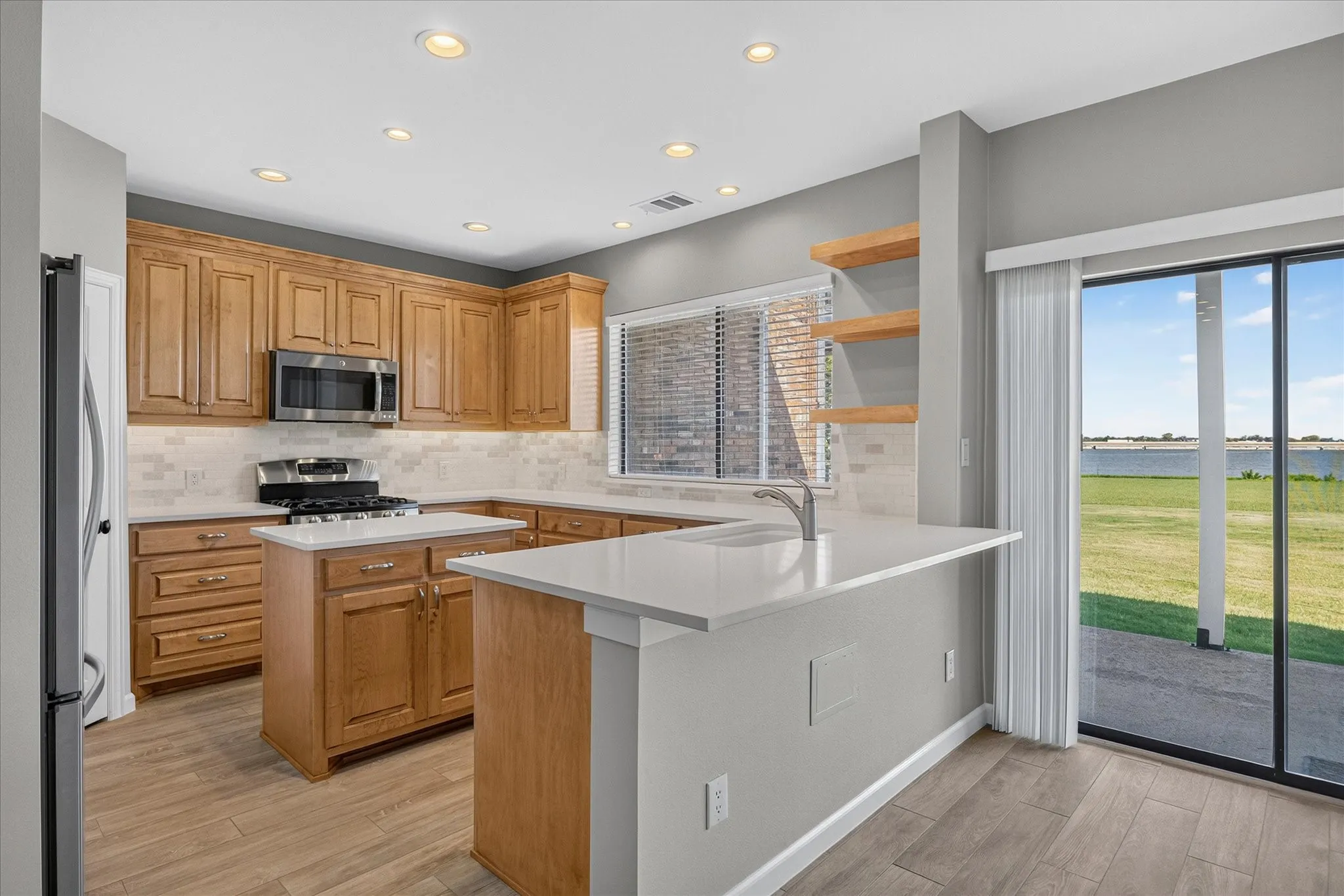 Condominium For Rent in Rockwall County , 1910 Signal Ridge Place, Rockwall, Texas 75032, 2 Bedroom, 2 Bathroom, Garage spaces, 1,222 Sqft, built in 1998, mls#21362824, Real Estate Agent in Rockwall, Homes For Rent in Rockwall county, Homes For Rent in Rockwall, Realtor in Rockwall Texas, Real Estate Brokerage Independent Realty Texas, Luminita Cordes Realtor