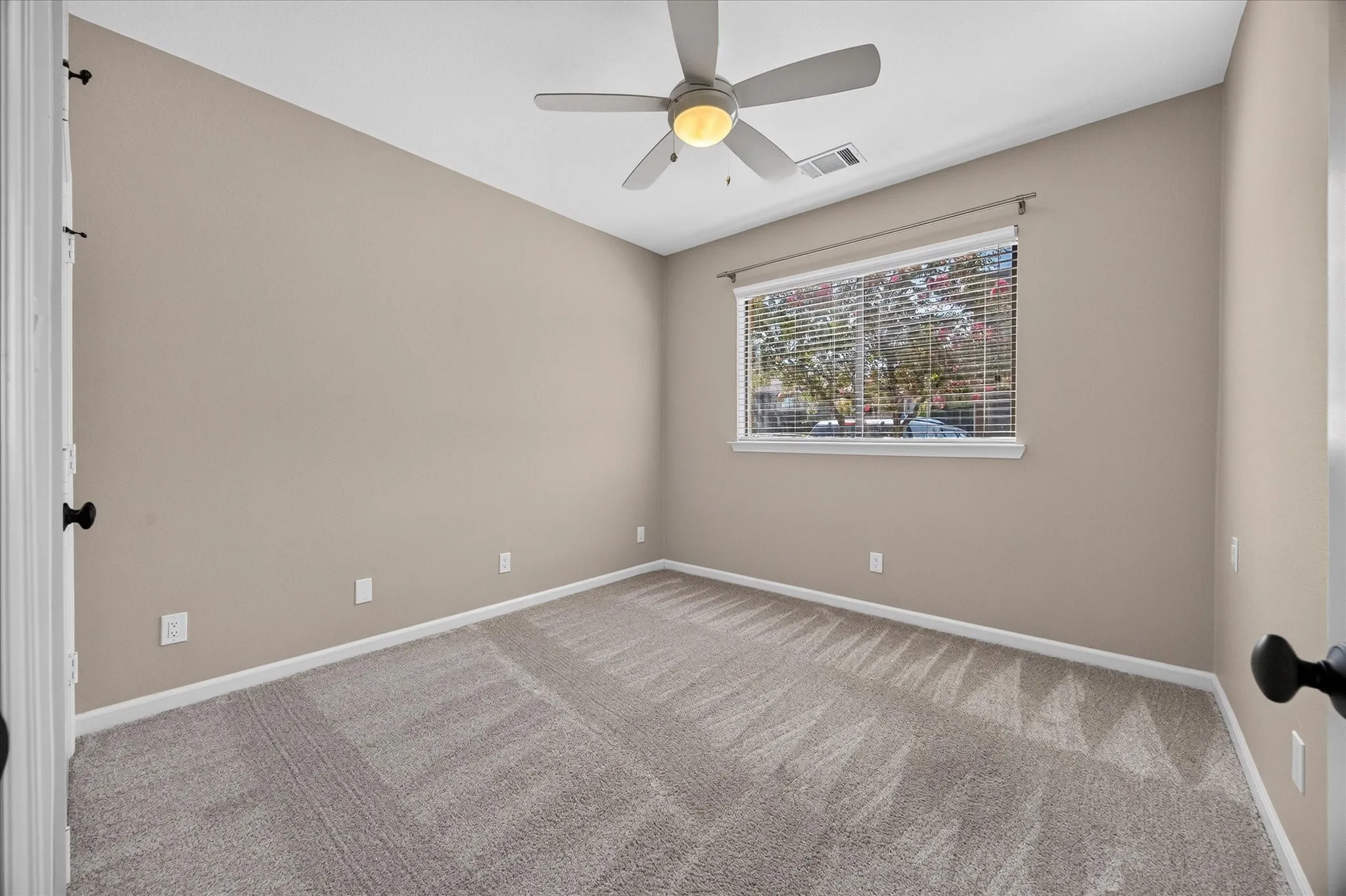 Condominium For Rent in Rockwall County , 1910 Signal Ridge Place, Rockwall, Texas 75032, 2 Bedroom, 2 Bathroom, Garage spaces, 1,222 Sqft, built in 1998, mls#21362824, Real Estate Agent in Rockwall, Homes For Rent in Rockwall county, Homes For Rent in Rockwall, Realtor in Rockwall Texas, Real Estate Brokerage Independent Realty Texas, Luminita Cordes Realtor