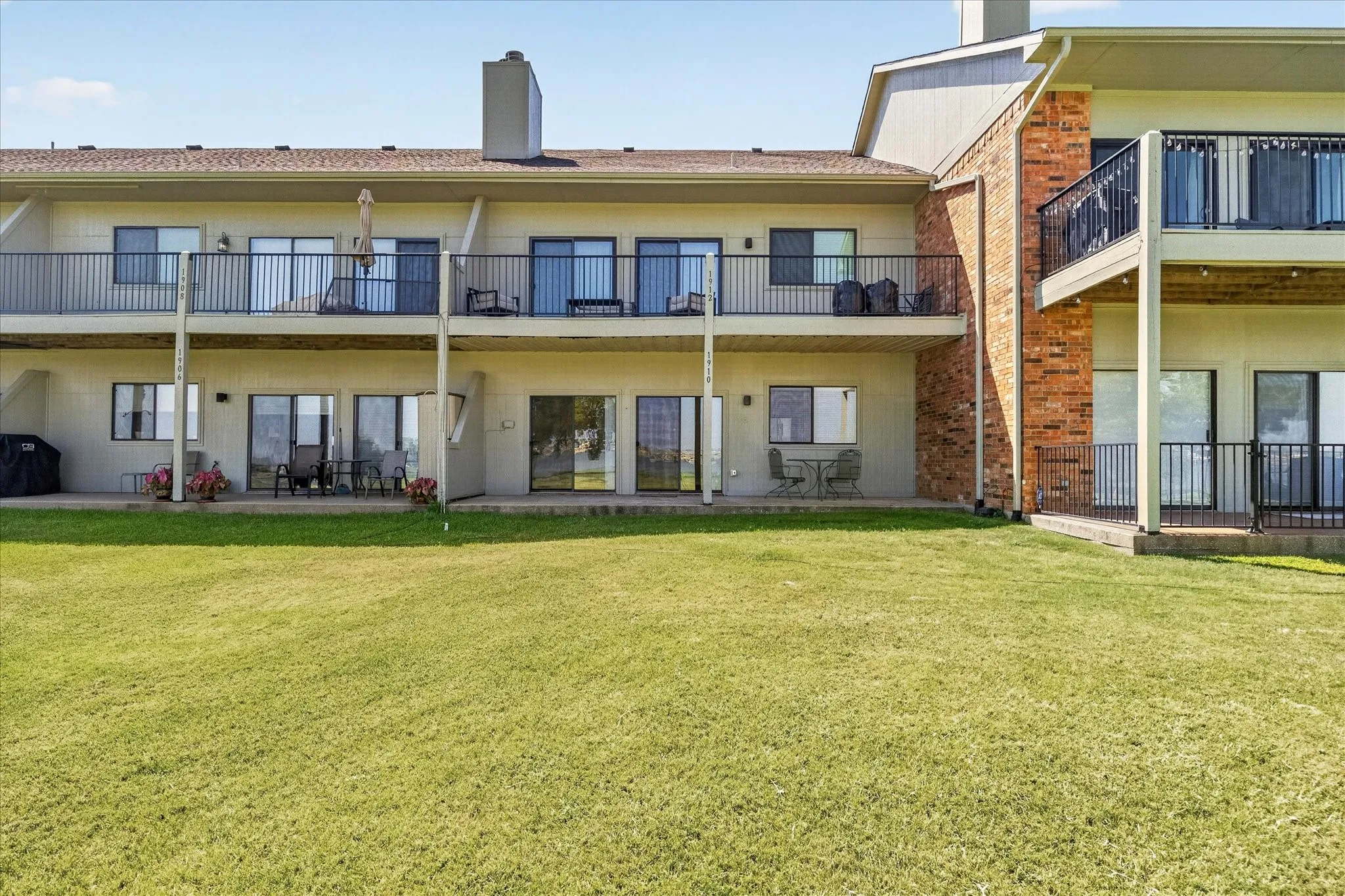 Condominium For Rent in Rockwall County , 1910 Signal Ridge Place, Rockwall, Texas 75032, 2 Bedroom, 2 Bathroom, Garage spaces, 1,222 Sqft, built in 1998, mls#21362824, Real Estate Agent in Rockwall, Homes For Rent in Rockwall county, Homes For Rent in Rockwall, Realtor in Rockwall Texas, Real Estate Brokerage Independent Realty Texas, Luminita Cordes Realtor