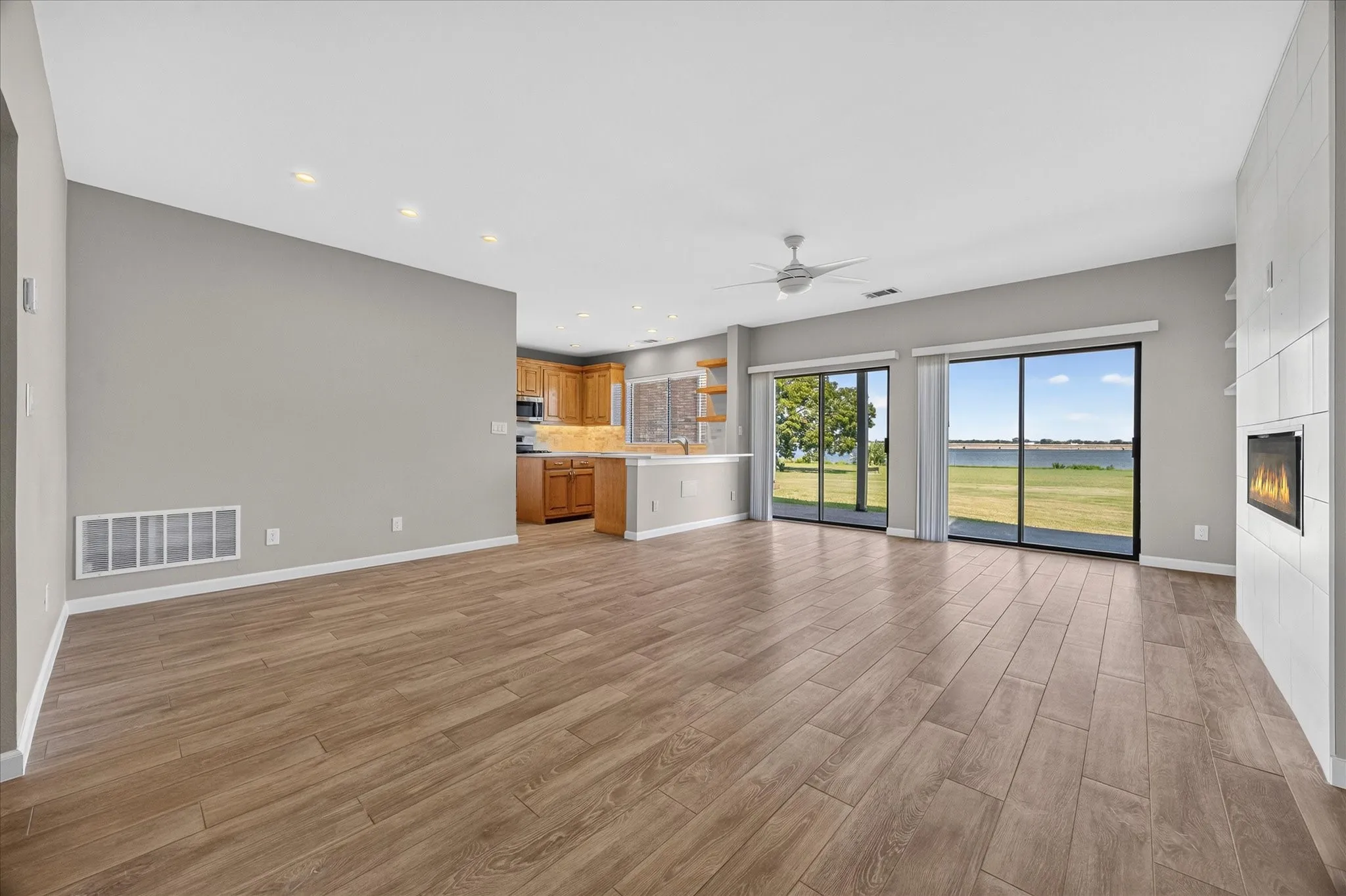 Condominium For Rent in Rockwall County , 1910 Signal Ridge Place, Rockwall, Texas 75032, 2 Bedroom, 2 Bathroom, Garage spaces, 1,222 Sqft, built in 1998, mls#21362824, Real Estate Agent in Rockwall, Homes For Rent in Rockwall county, Homes For Rent in Rockwall, Realtor in Rockwall Texas, Real Estate Brokerage Independent Realty Texas, Luminita Cordes Realtor