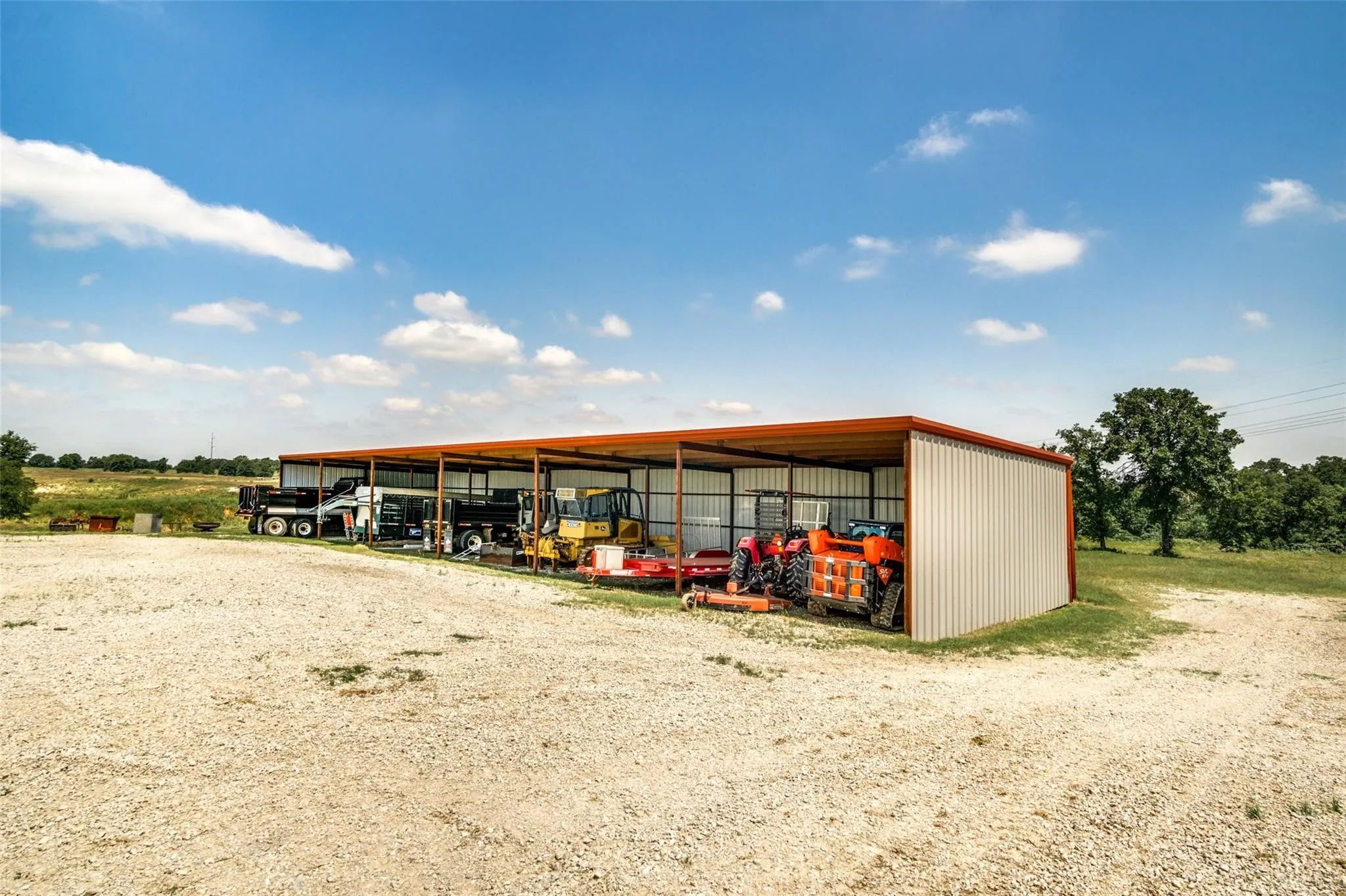 Farm For Sale in Wise County , 18345 Fm 920, Poolville, Texas 76487, 5 Bedroom, 3 Bathroom, 10 Garage spaces, 7,000 Sqft, built in 2015, Price $15,000,000, mls#21363332, Real Estate Agent in Poolville, Homes For Sale in Wise county, Homes For Sale in Poolville, Realtor in Poolville Texas, Real Estate Brokerage Independent Realty Texas, Luminita Cordes Realtor