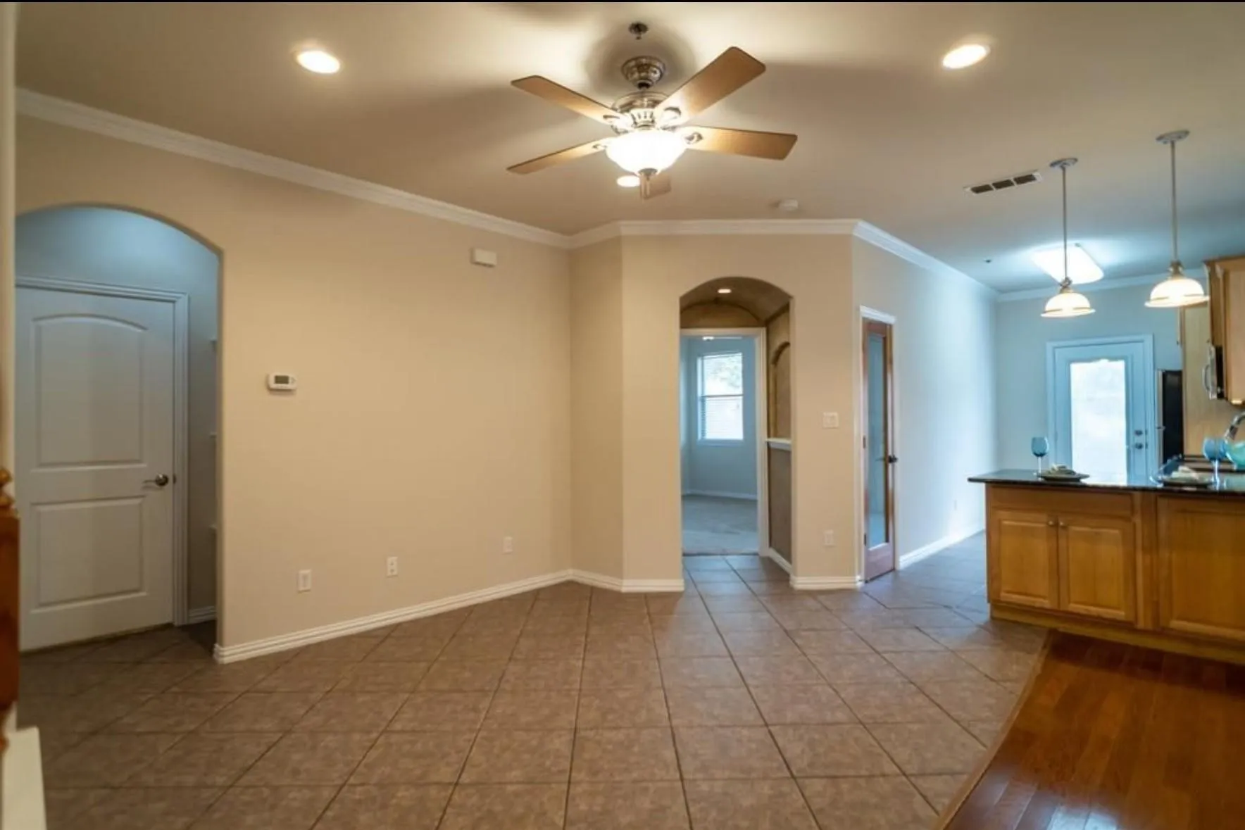 Single Family Residence For Rent in Tarrant County , 117 Corinna Court, Hurst, Texas 76053, 4 Bedroom, 3 Bathroom, 2 Garage spaces, 2,128 Sqft, built in 2006, mls#21363107, Real Estate Agent in Hurst, Homes For Rent in Tarrant county, Homes For Rent in Hurst, Realtor in Hurst Texas, Real Estate Brokerage Independent Realty Texas, Luminita Cordes Realtor