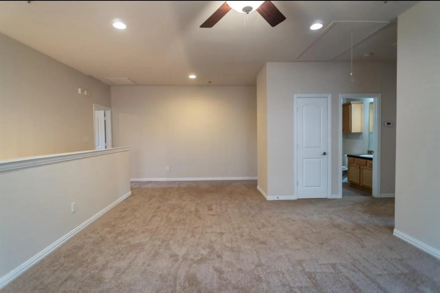 Single Family Residence For Rent in Tarrant County , 117 Corinna Court, Hurst, Texas 76053, 4 Bedroom, 3 Bathroom, 2 Garage spaces, 2,128 Sqft, built in 2006, mls#21363107, Real Estate Agent in Hurst, Homes For Rent in Tarrant county, Homes For Rent in Hurst, Realtor in Hurst Texas, Real Estate Brokerage Independent Realty Texas, Luminita Cordes Realtor
