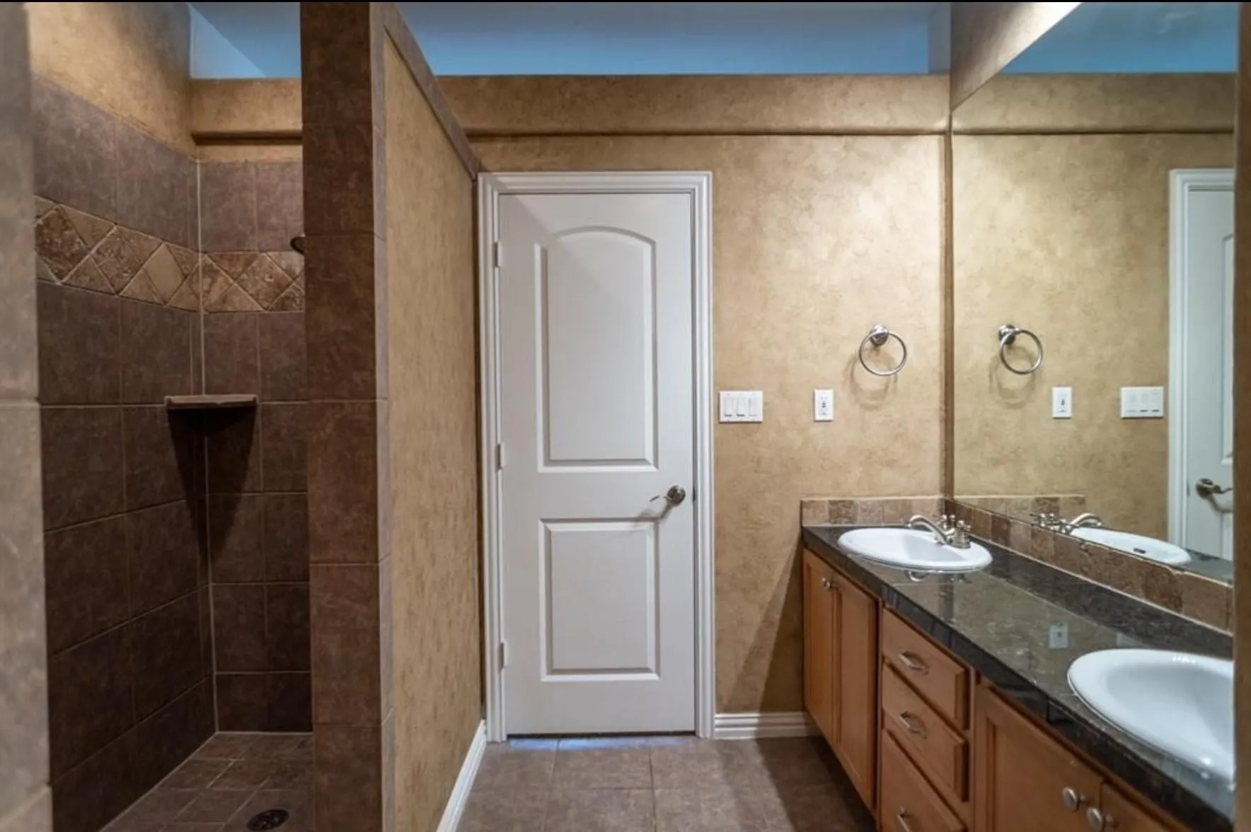 Single Family Residence For Rent in Tarrant County , 117 Corinna Court, Hurst, Texas 76053, 4 Bedroom, 3 Bathroom, 2 Garage spaces, 2,128 Sqft, built in 2006, mls#21363107, Real Estate Agent in Hurst, Homes For Rent in Tarrant county, Homes For Rent in Hurst, Realtor in Hurst Texas, Real Estate Brokerage Independent Realty Texas, Luminita Cordes Realtor