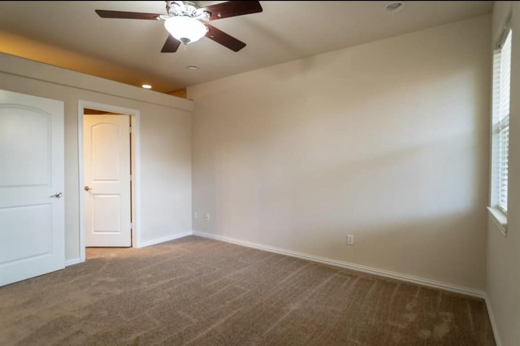 Single Family Residence For Rent in Tarrant County , 117 Corinna Court, Hurst, Texas 76053, 4 Bedroom, 3 Bathroom, 2 Garage spaces, 2,128 Sqft, built in 2006, mls#21363107, Real Estate Agent in Hurst, Homes For Rent in Tarrant county, Homes For Rent in Hurst, Realtor in Hurst Texas, Real Estate Brokerage Independent Realty Texas, Luminita Cordes Realtor