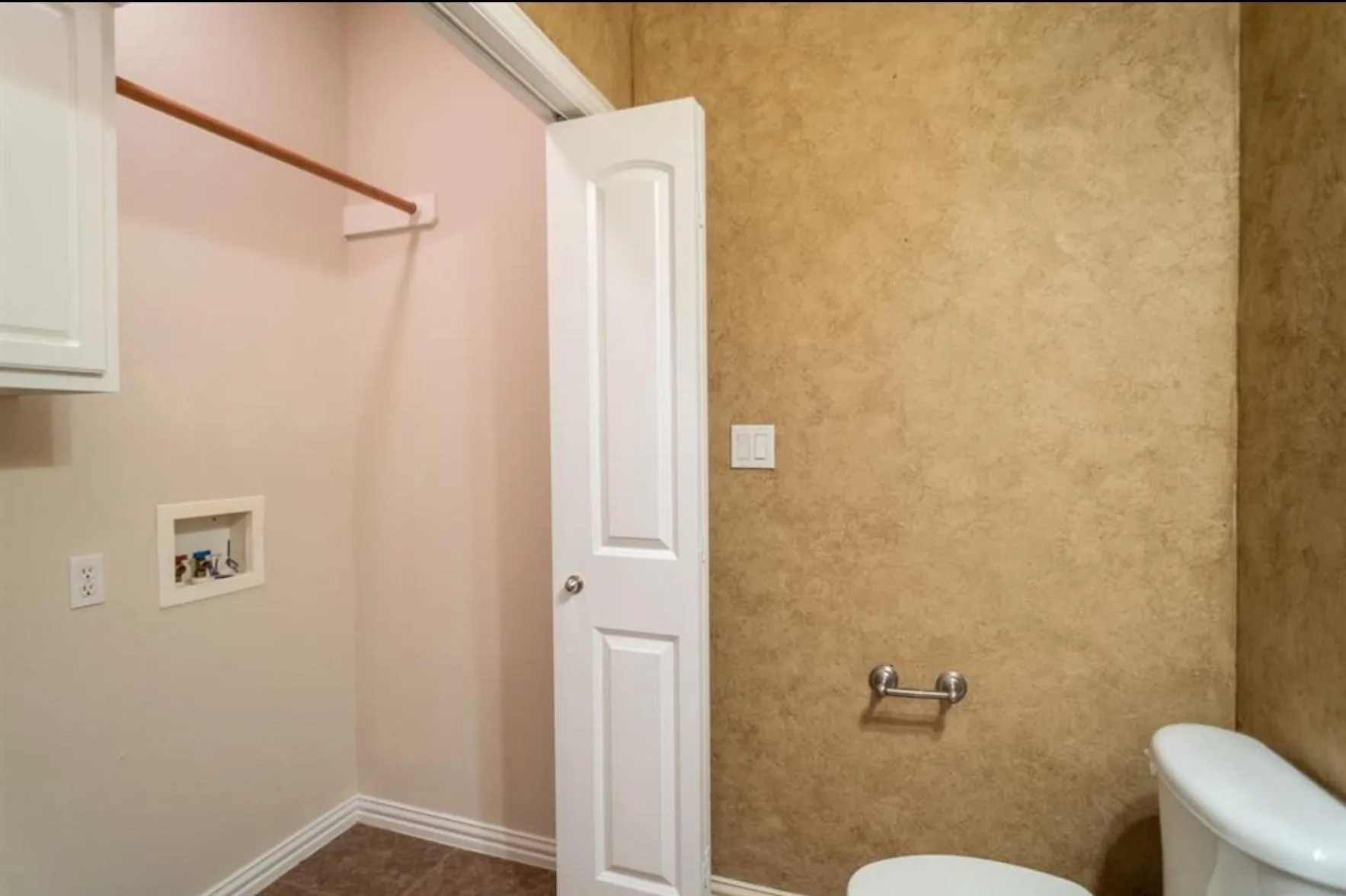 Single Family Residence For Rent in Tarrant County , 117 Corinna Court, Hurst, Texas 76053, 4 Bedroom, 3 Bathroom, 2 Garage spaces, 2,128 Sqft, built in 2006, mls#21363107, Real Estate Agent in Hurst, Homes For Rent in Tarrant county, Homes For Rent in Hurst, Realtor in Hurst Texas, Real Estate Brokerage Independent Realty Texas, Luminita Cordes Realtor