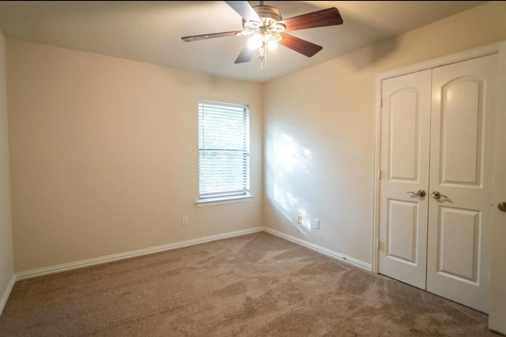 Single Family Residence For Rent in Tarrant County , 117 Corinna Court, Hurst, Texas 76053, 4 Bedroom, 3 Bathroom, 2 Garage spaces, 2,128 Sqft, built in 2006, mls#21363107, Real Estate Agent in Hurst, Homes For Rent in Tarrant county, Homes For Rent in Hurst, Realtor in Hurst Texas, Real Estate Brokerage Independent Realty Texas, Luminita Cordes Realtor