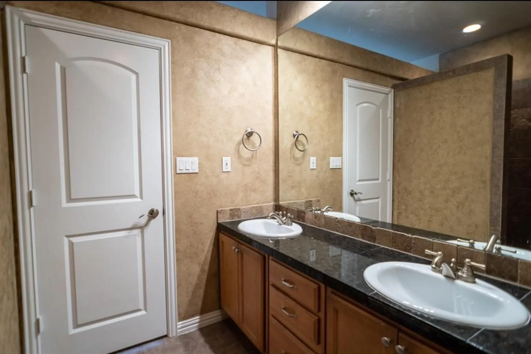 Single Family Residence For Rent in Tarrant County , 117 Corinna Court, Hurst, Texas 76053, 4 Bedroom, 3 Bathroom, 2 Garage spaces, 2,128 Sqft, built in 2006, mls#21363107, Real Estate Agent in Hurst, Homes For Rent in Tarrant county, Homes For Rent in Hurst, Realtor in Hurst Texas, Real Estate Brokerage Independent Realty Texas, Luminita Cordes Realtor