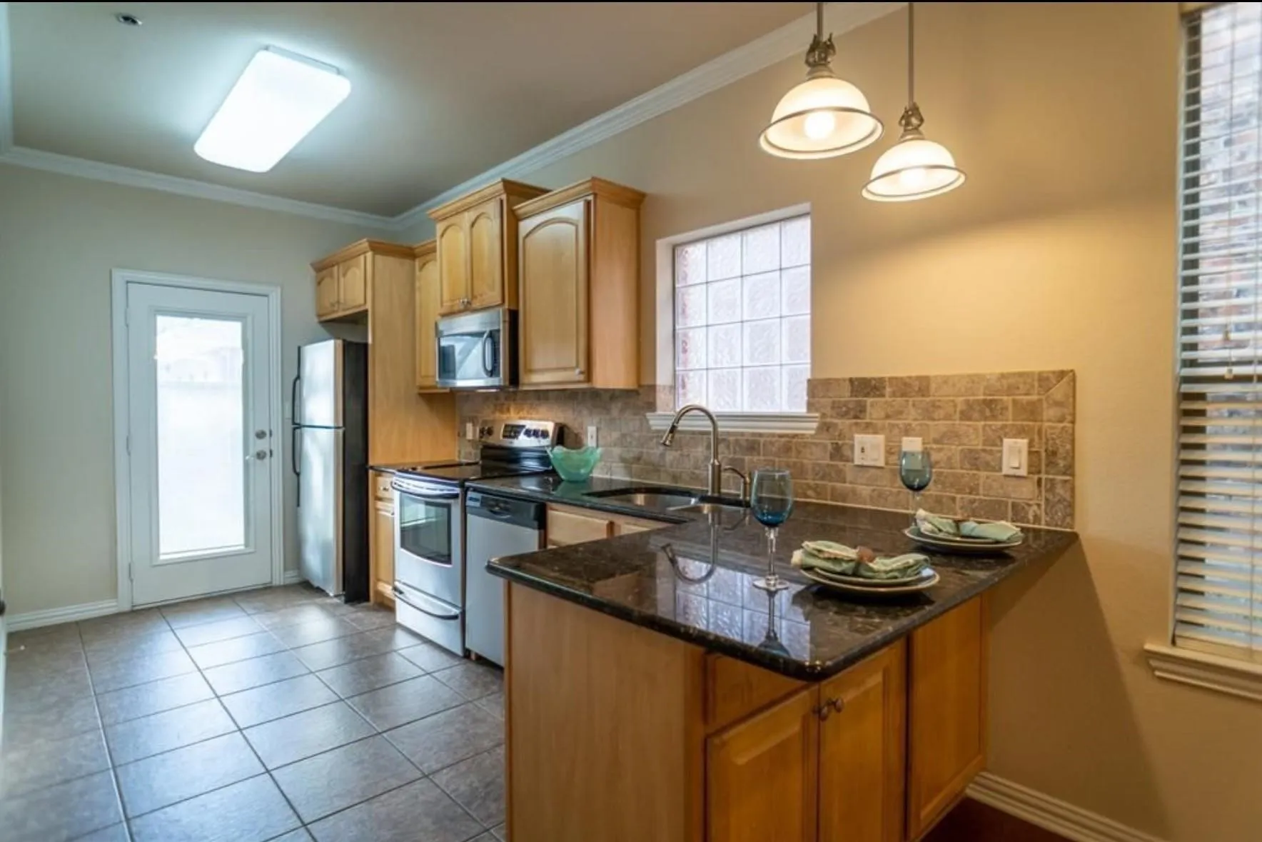 Single Family Residence For Rent in Tarrant County , 117 Corinna Court, Hurst, Texas 76053, 4 Bedroom, 3 Bathroom, 2 Garage spaces, 2,128 Sqft, built in 2006, mls#21363107, Real Estate Agent in Hurst, Homes For Rent in Tarrant county, Homes For Rent in Hurst, Realtor in Hurst Texas, Real Estate Brokerage Independent Realty Texas, Luminita Cordes Realtor