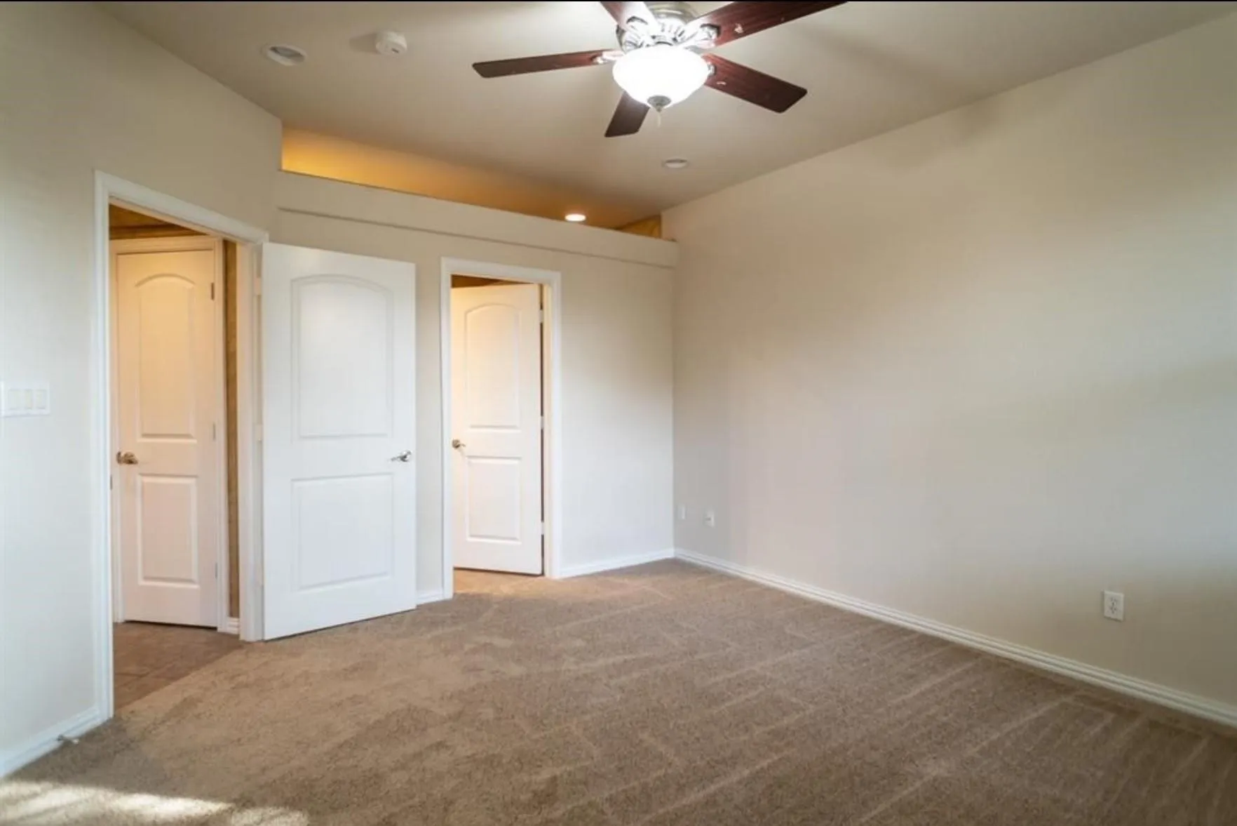 Single Family Residence For Rent in Tarrant County , 117 Corinna Court, Hurst, Texas 76053, 4 Bedroom, 3 Bathroom, 2 Garage spaces, 2,128 Sqft, built in 2006, mls#21363107, Real Estate Agent in Hurst, Homes For Rent in Tarrant county, Homes For Rent in Hurst, Realtor in Hurst Texas, Real Estate Brokerage Independent Realty Texas, Luminita Cordes Realtor